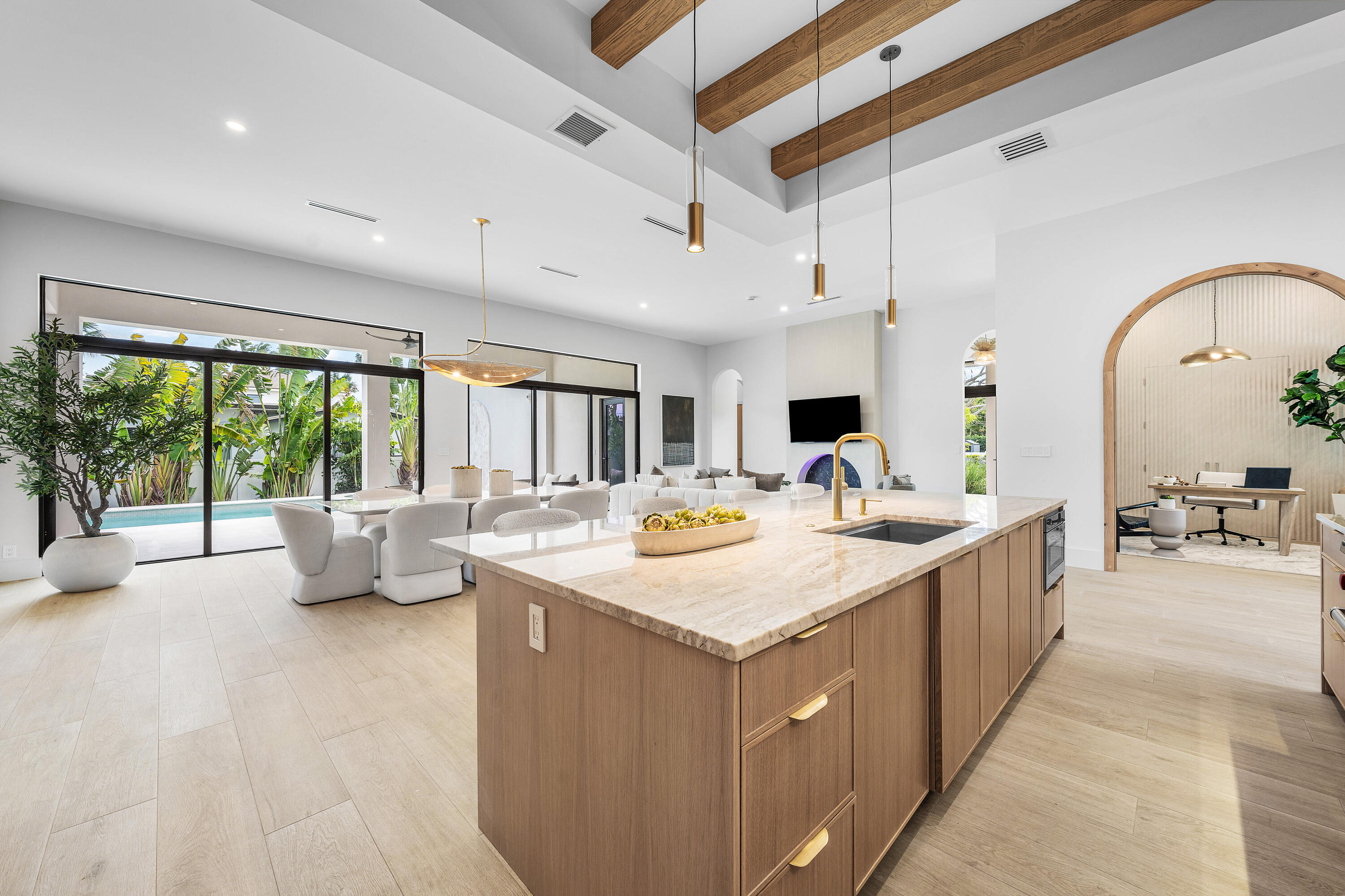 1701 N Swinton Avenue