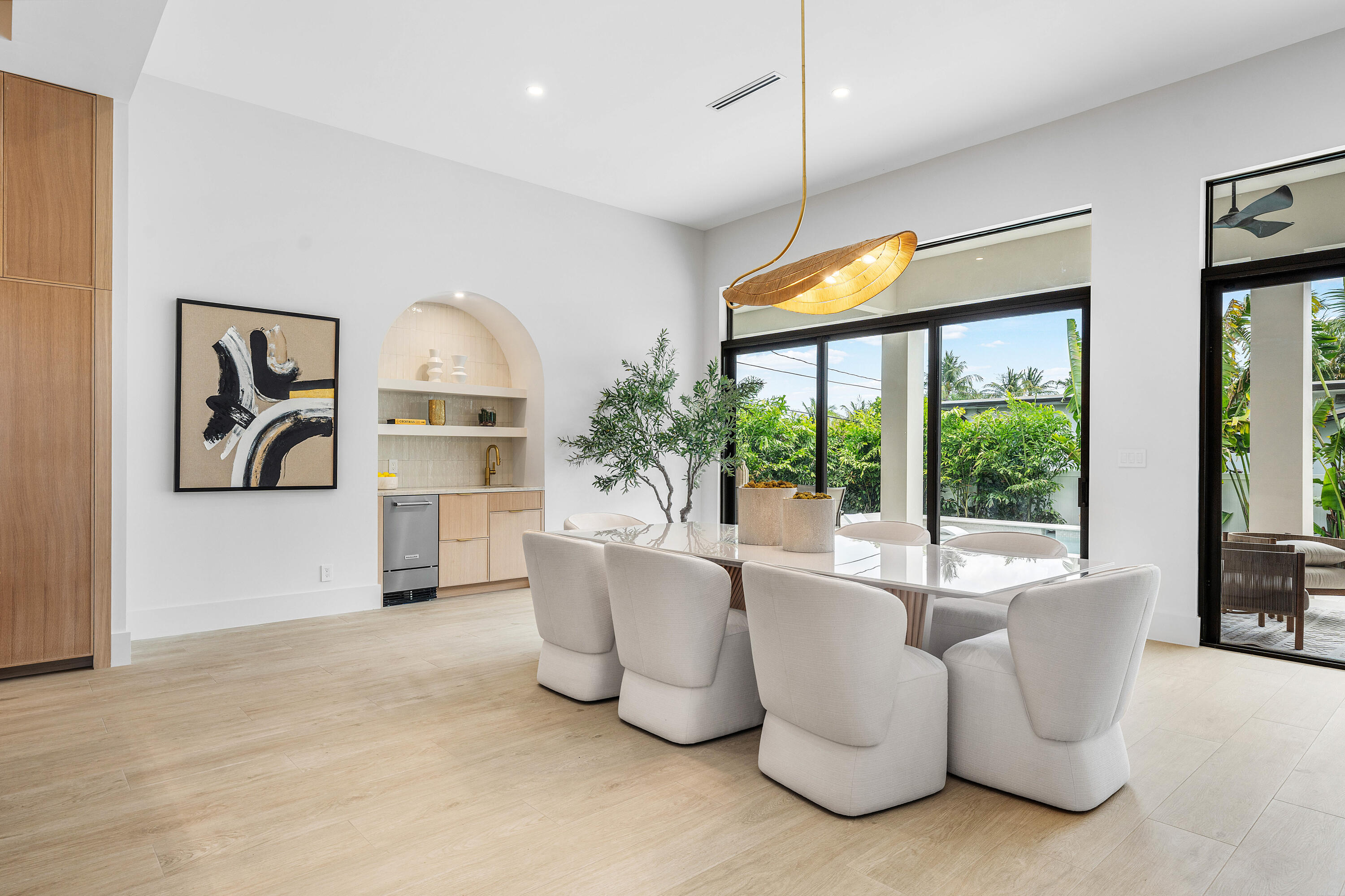 1701 N Swinton Avenue