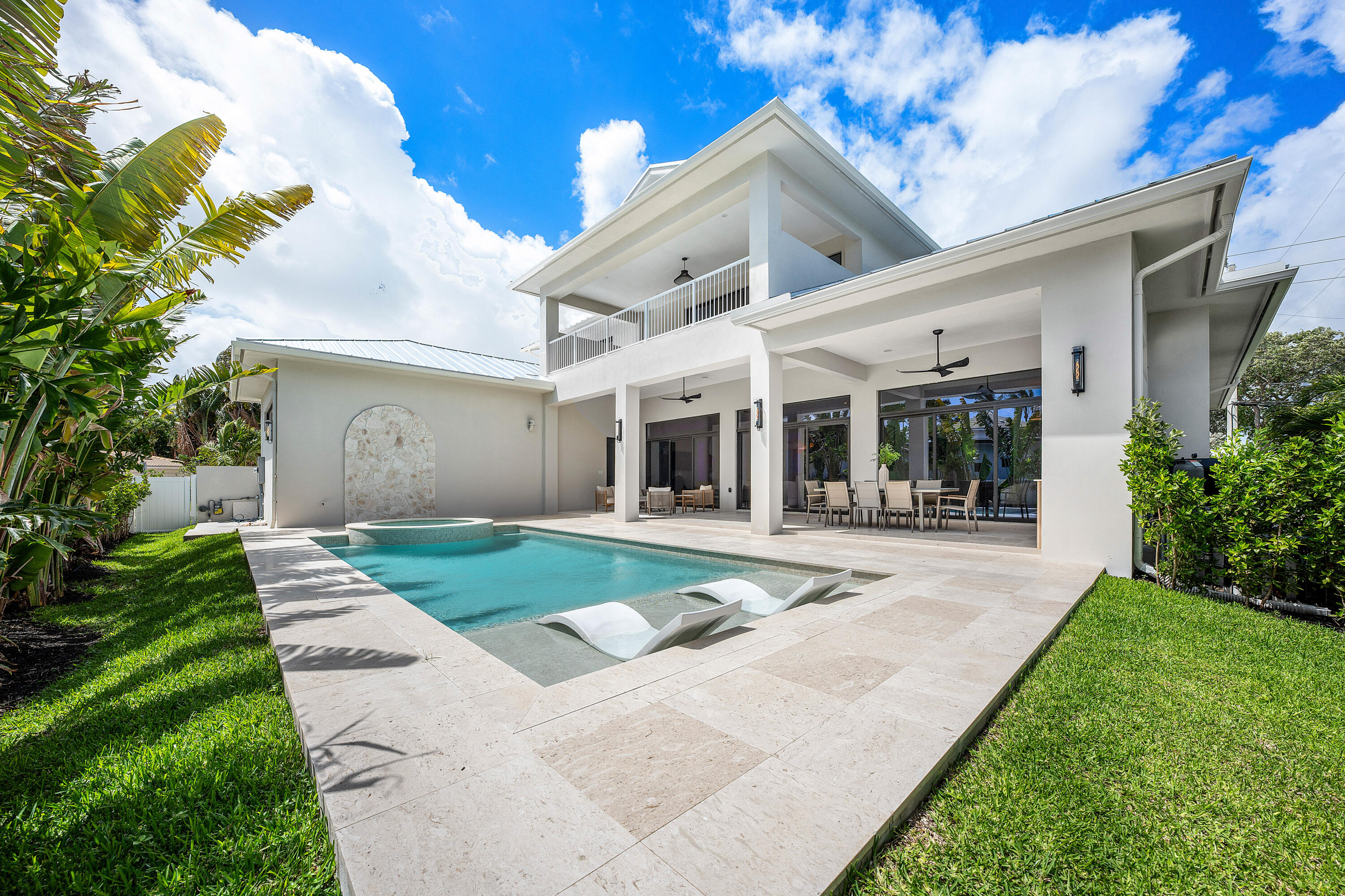 1701 N Swinton Avenue