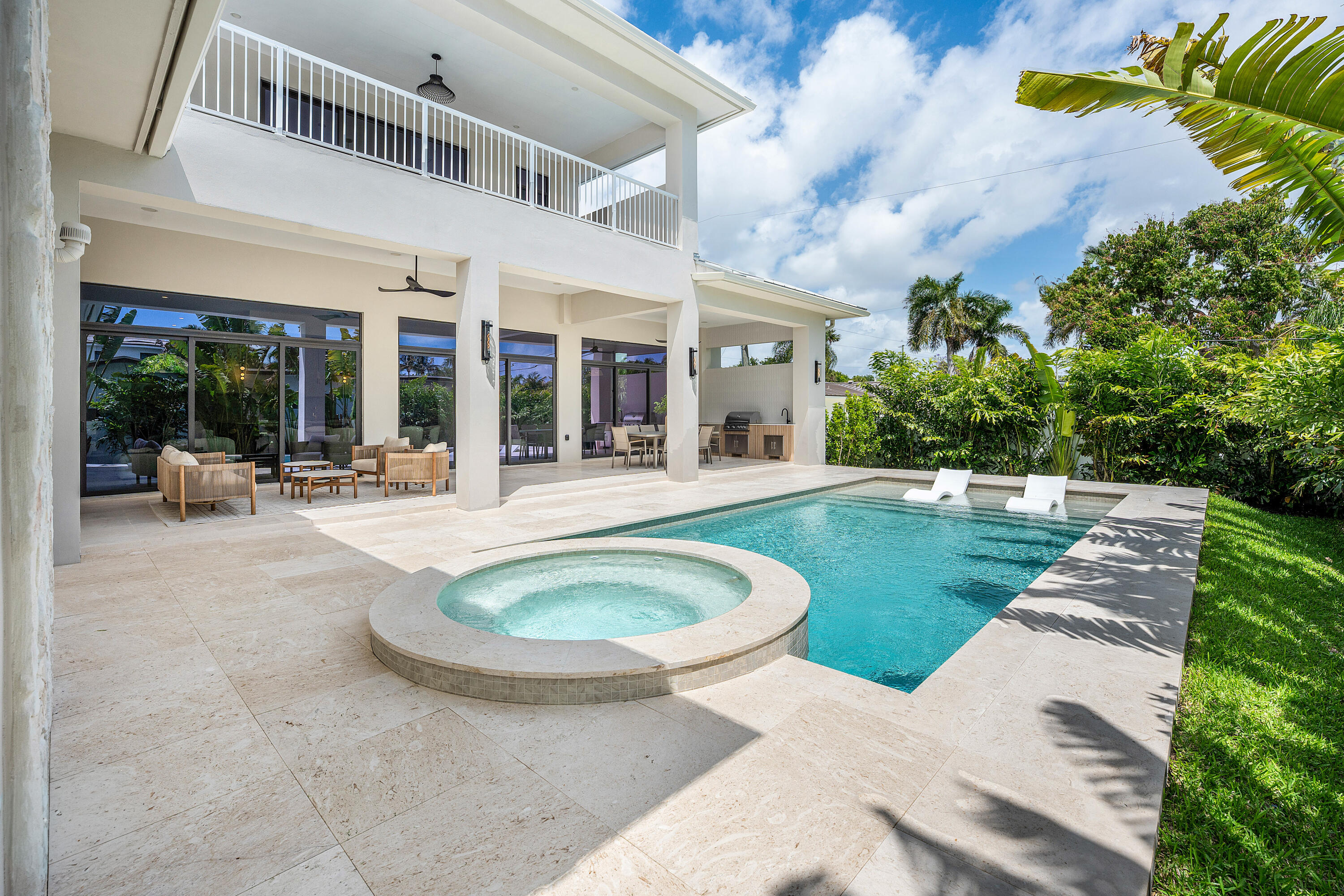 1701 N Swinton Avenue