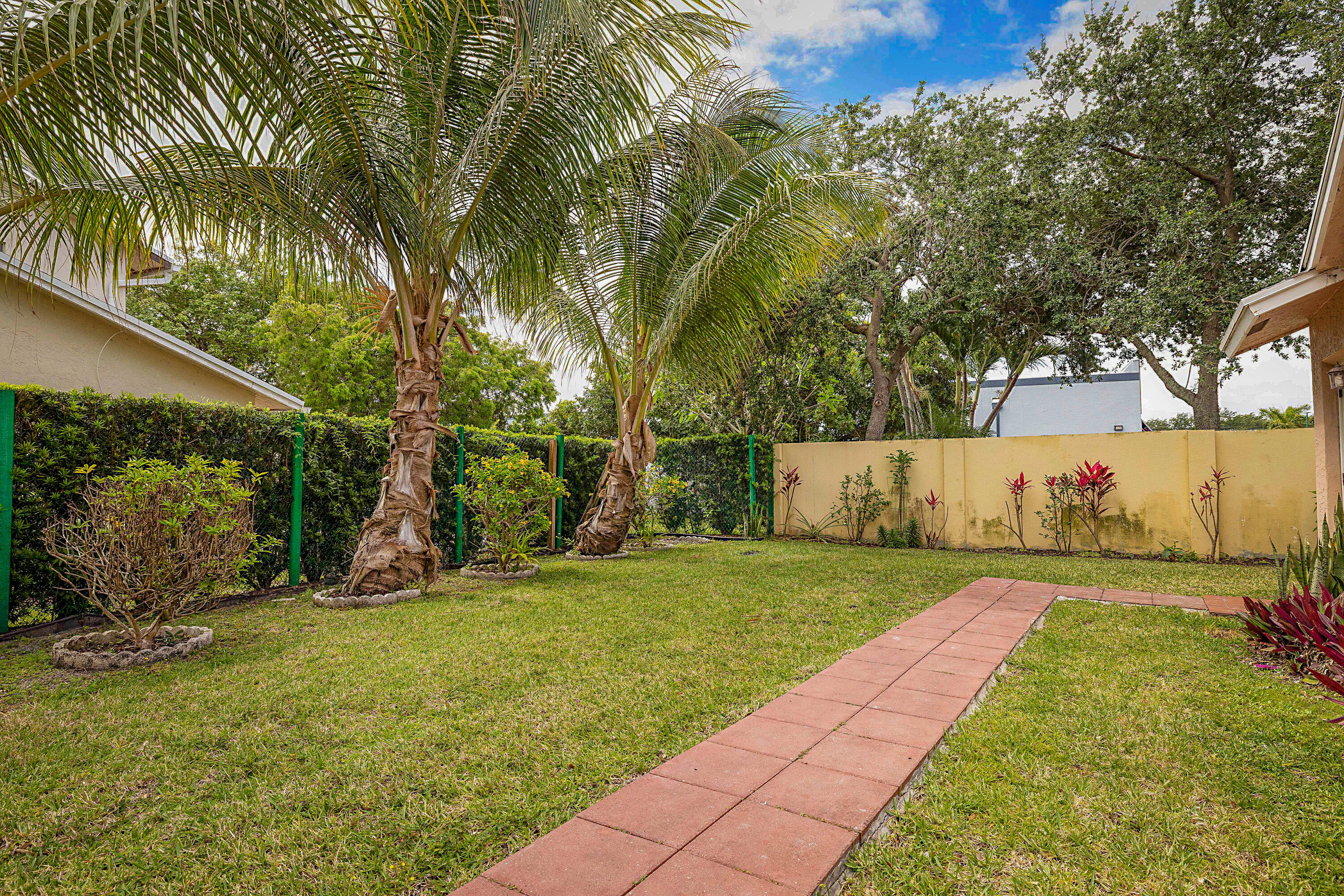 320 NE 42nd Street