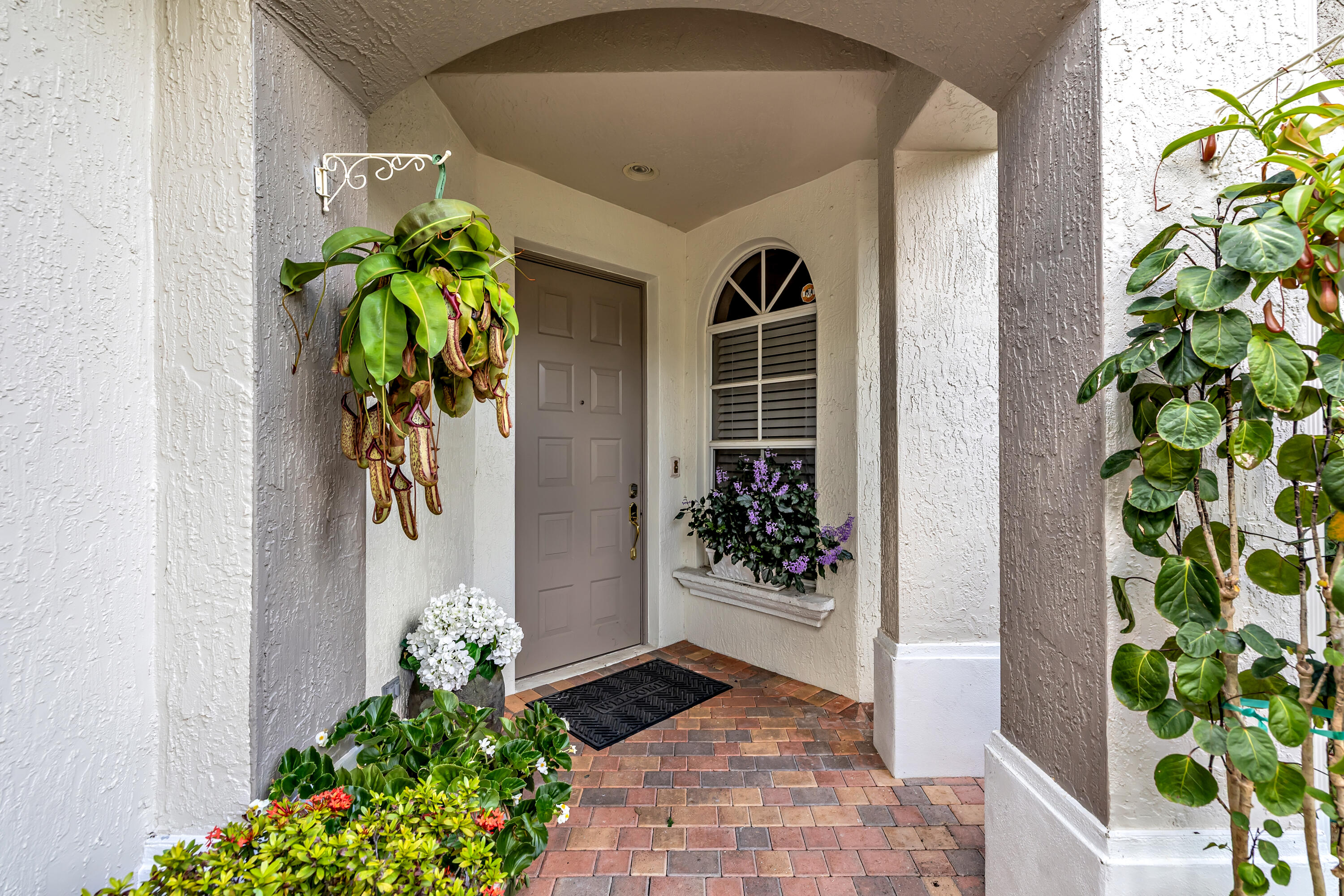 6407 Bella Circle 403