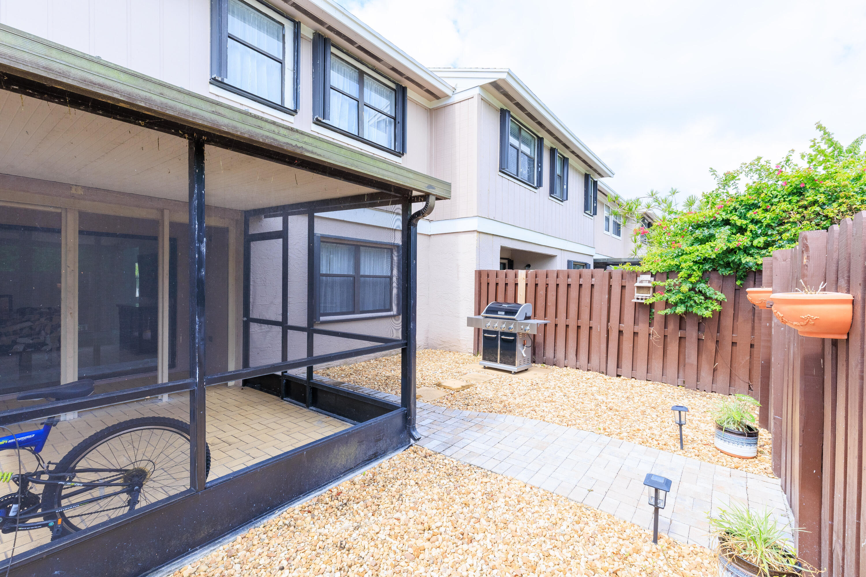 5241 Jog Lane