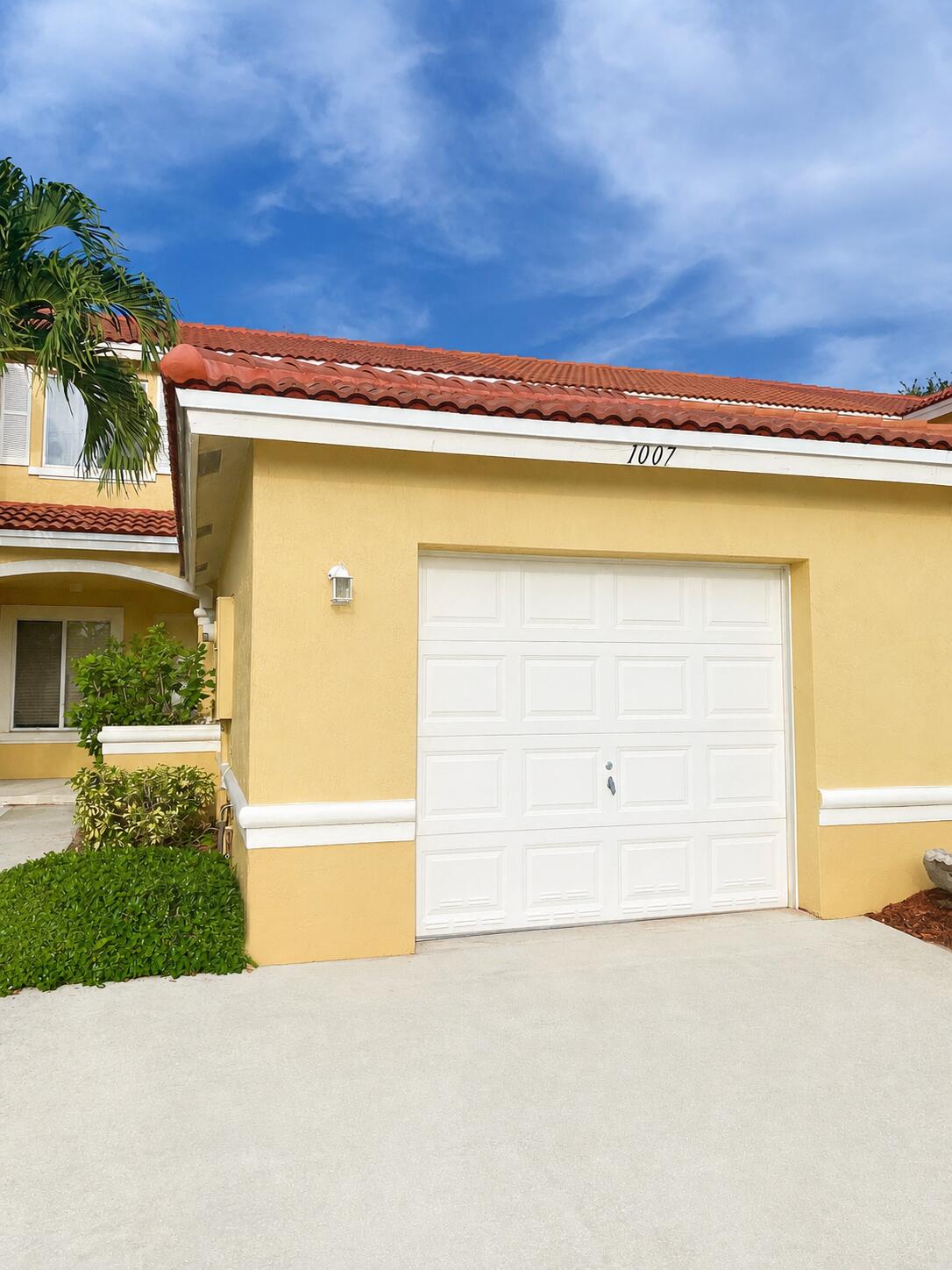 1007 Arezzo Circle