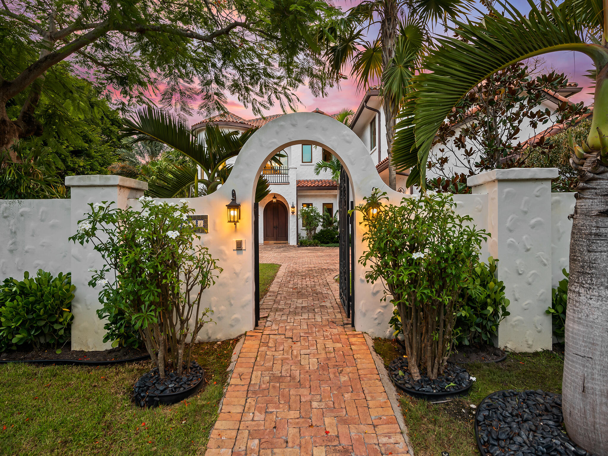 2101 MIDDLE RIVER Drive