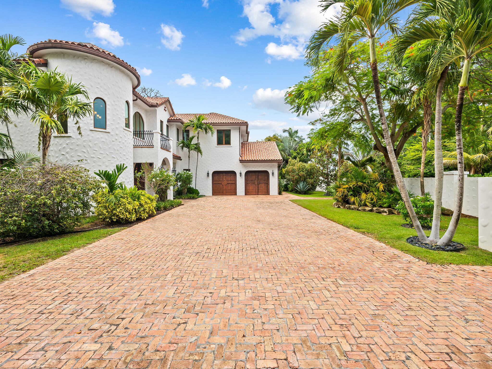 2101 MIDDLE RIVER Drive