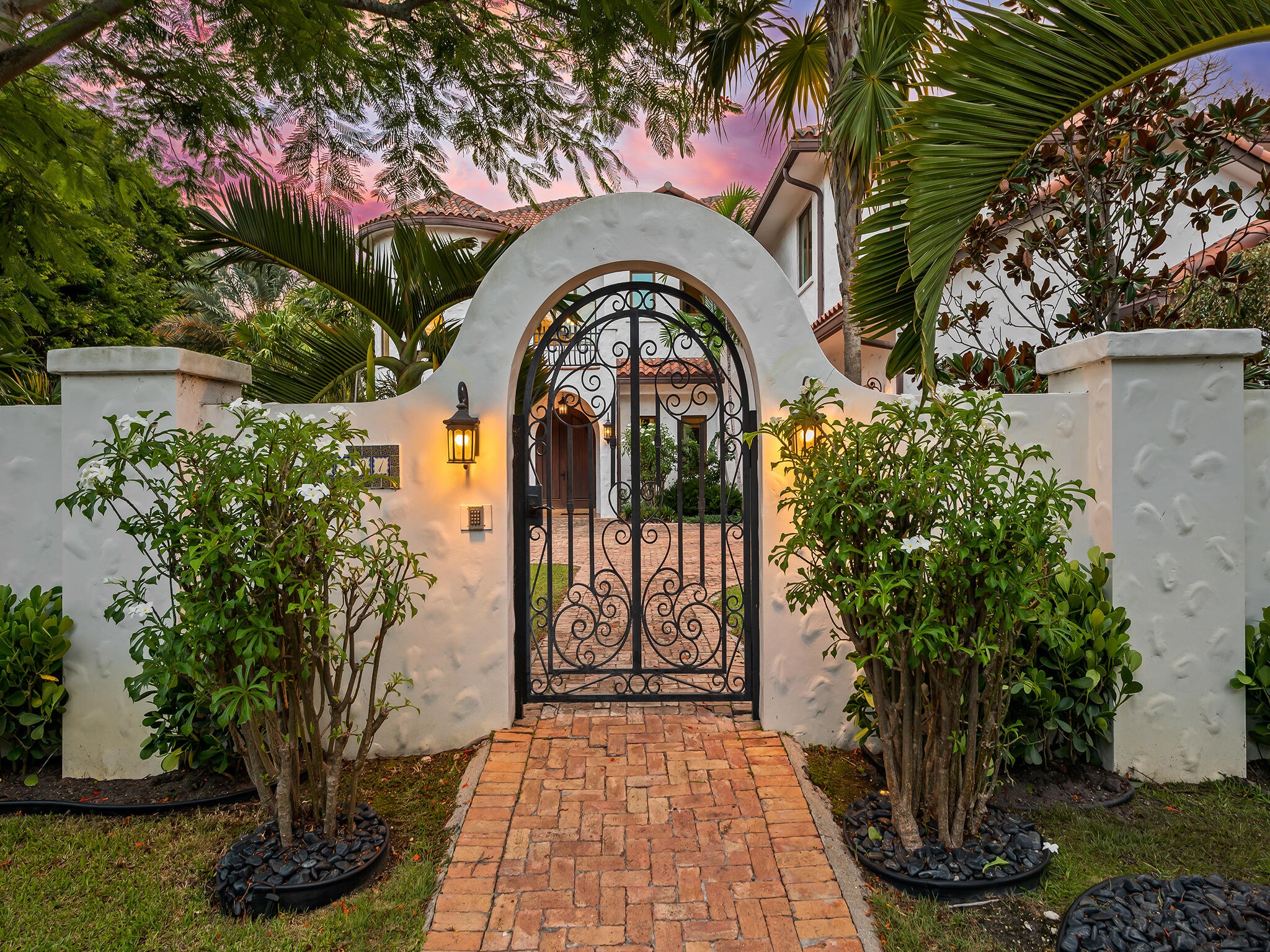 2101 MIDDLE RIVER Drive