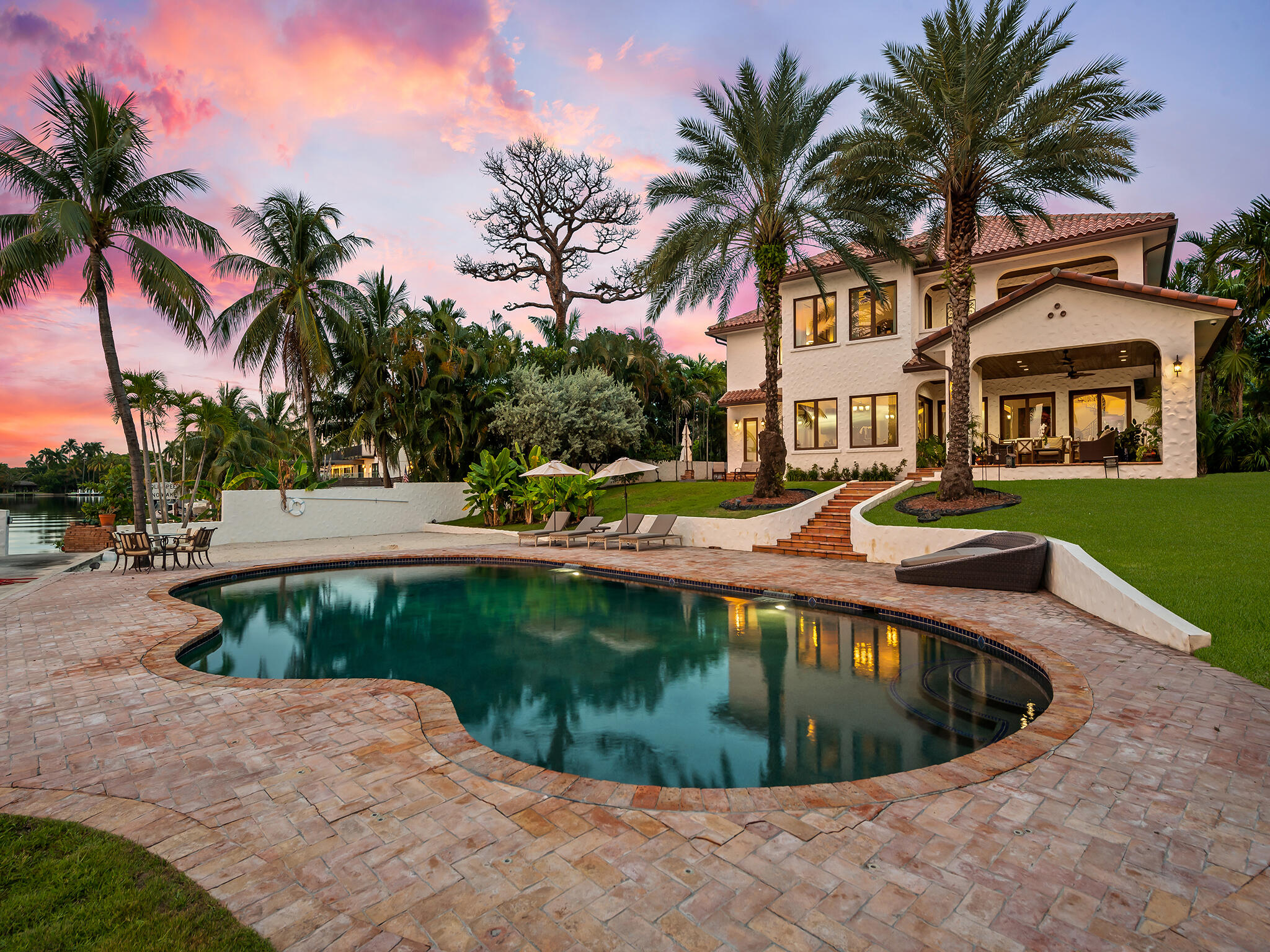 2101 MIDDLE RIVER Drive