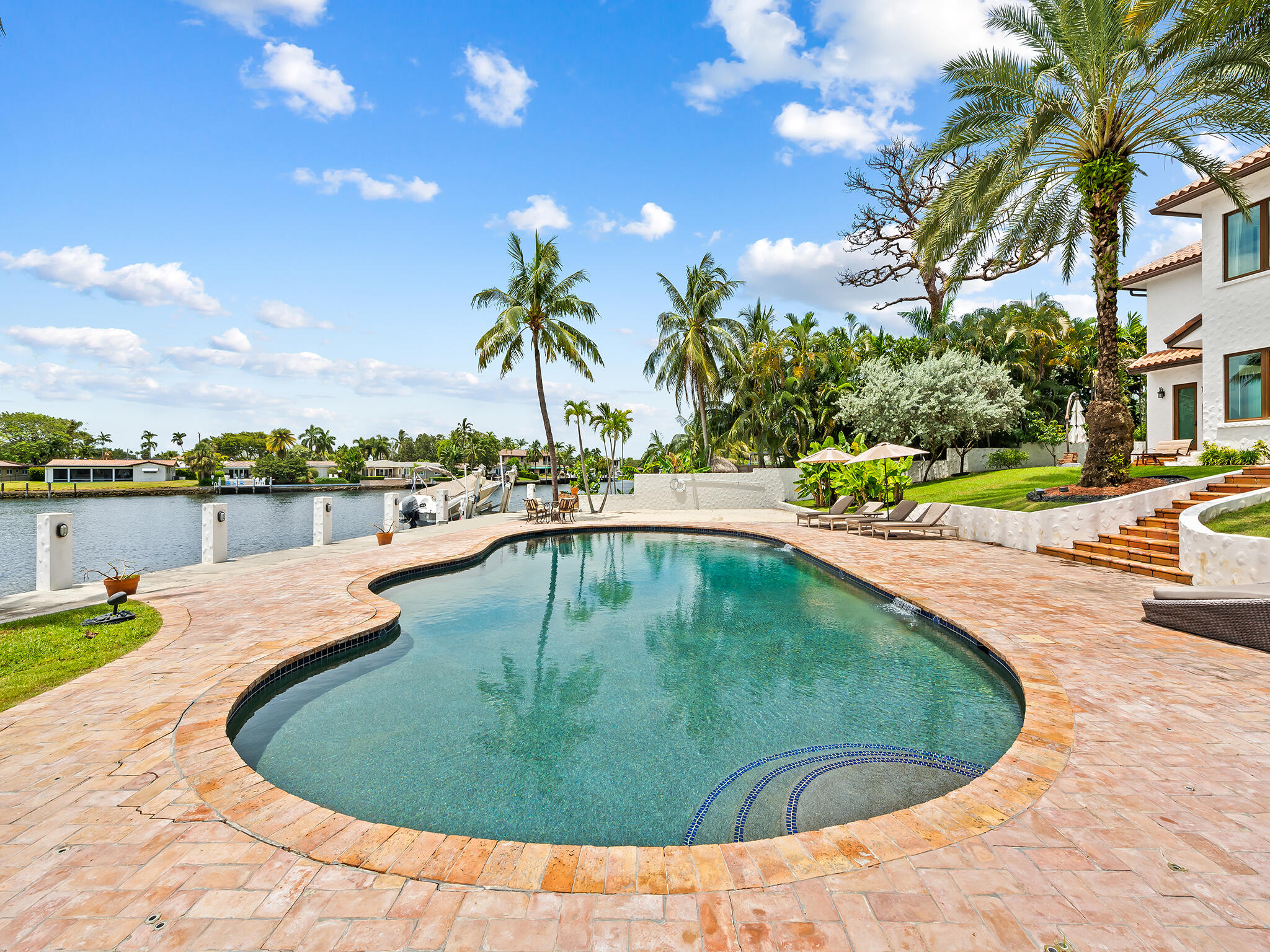 2101 MIDDLE RIVER Drive