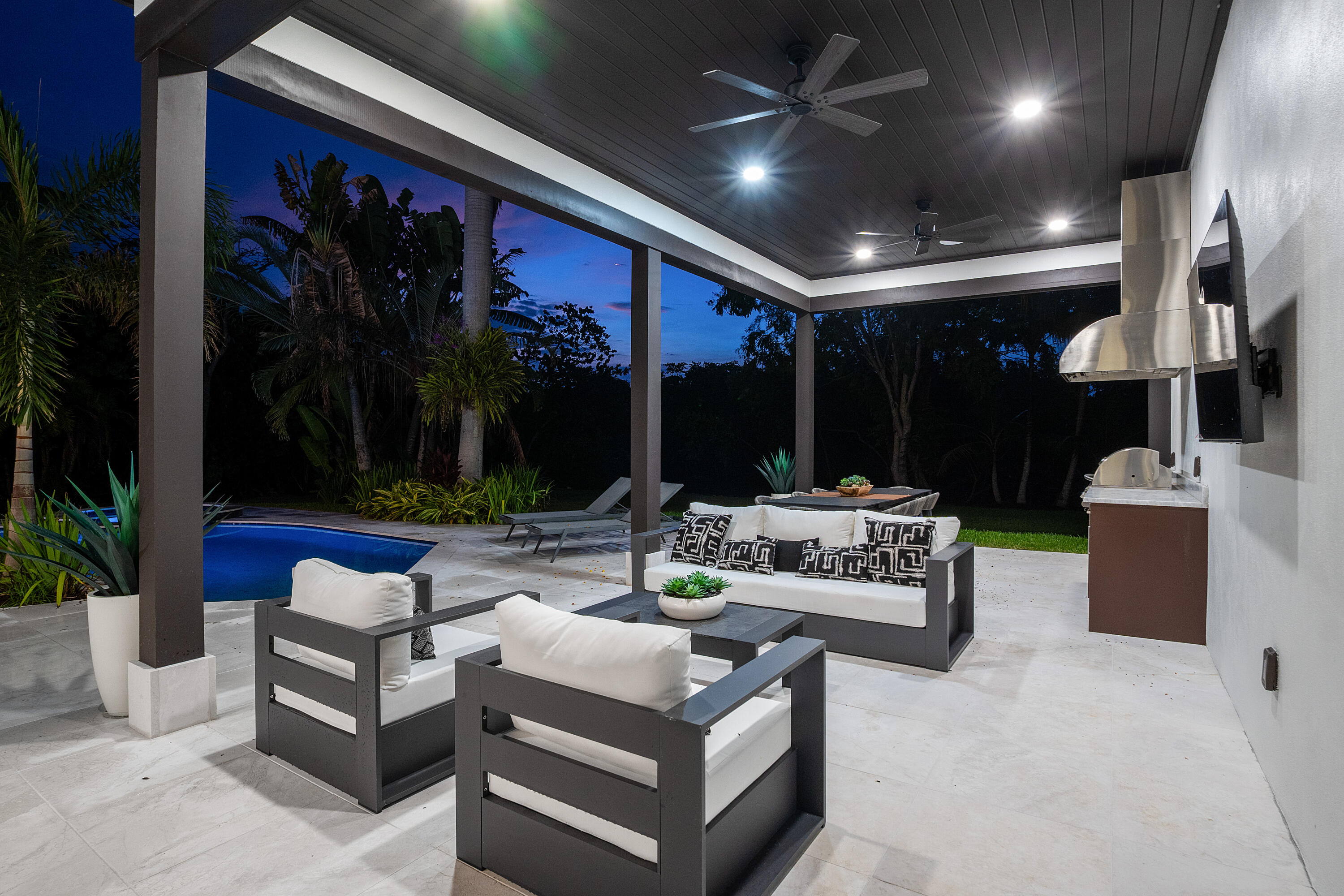 23 COCONUT Lane