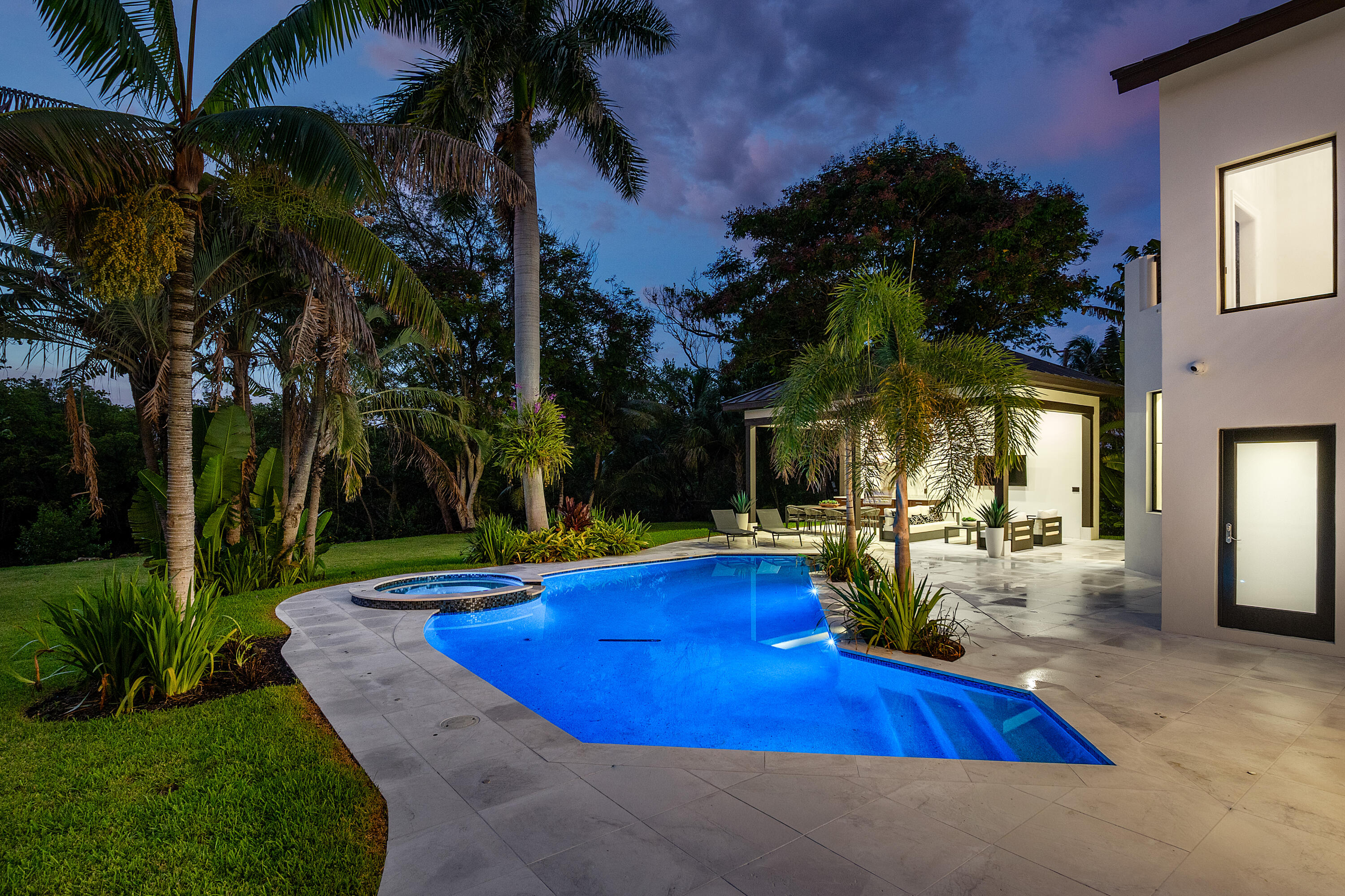 23 COCONUT Lane