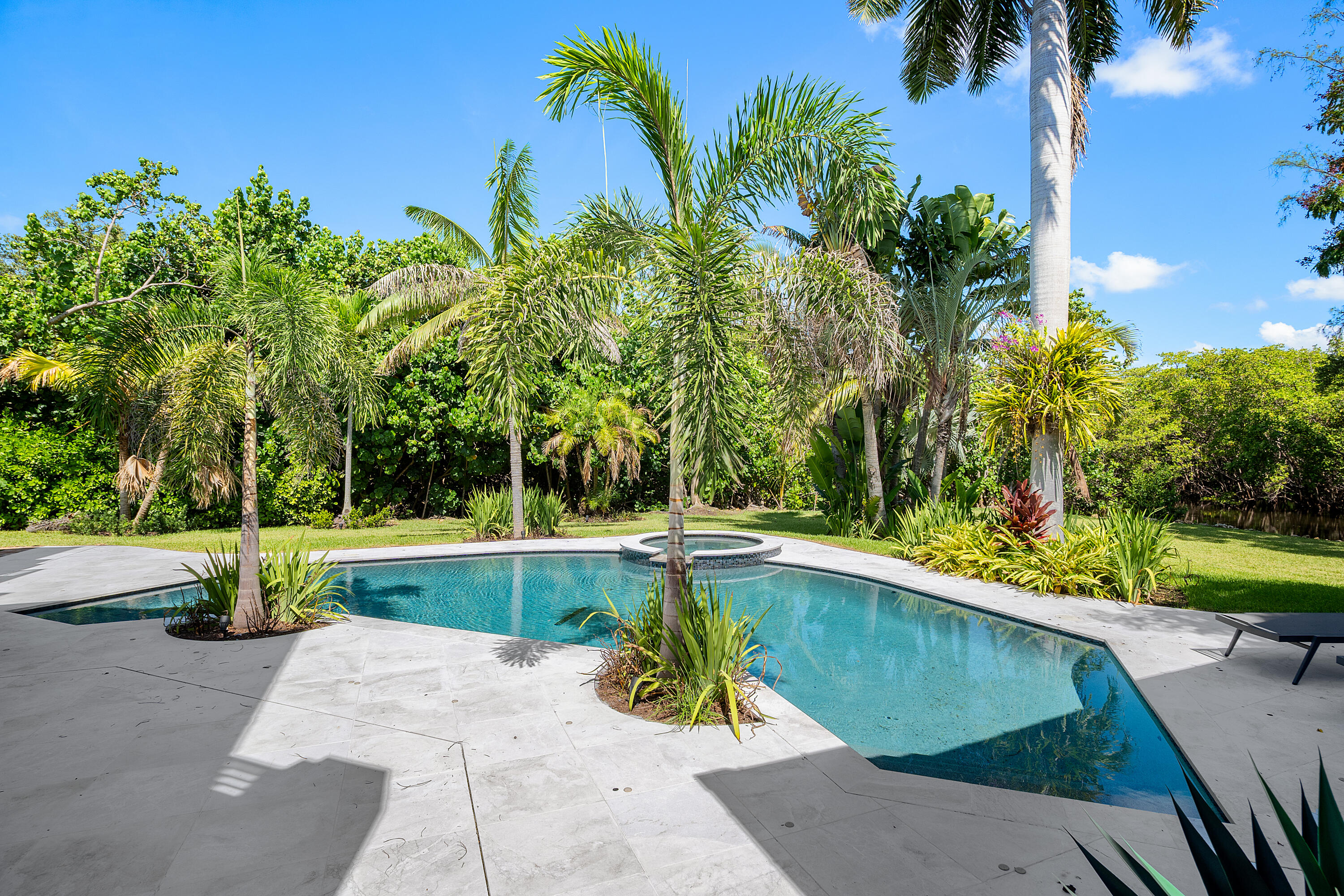 23 COCONUT Lane