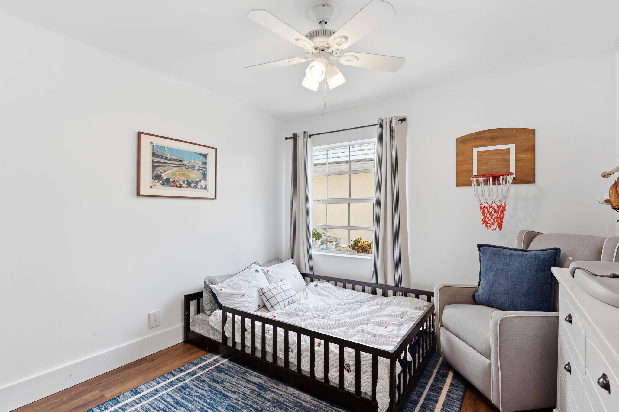944 Dickens Place