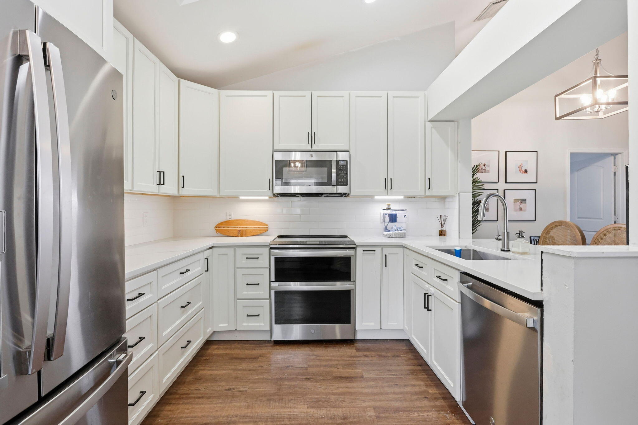 944 Dickens Place