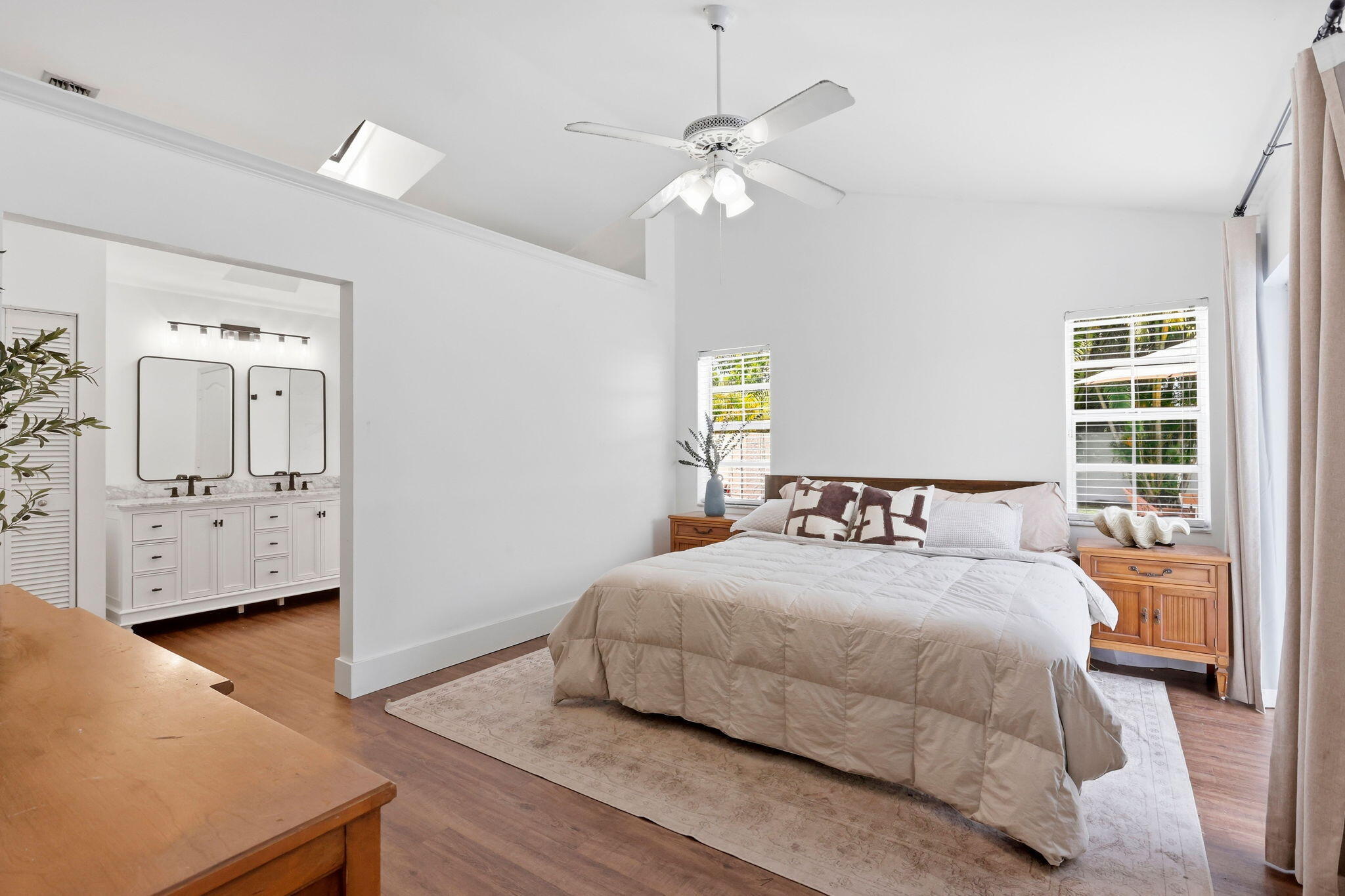 944 Dickens Place