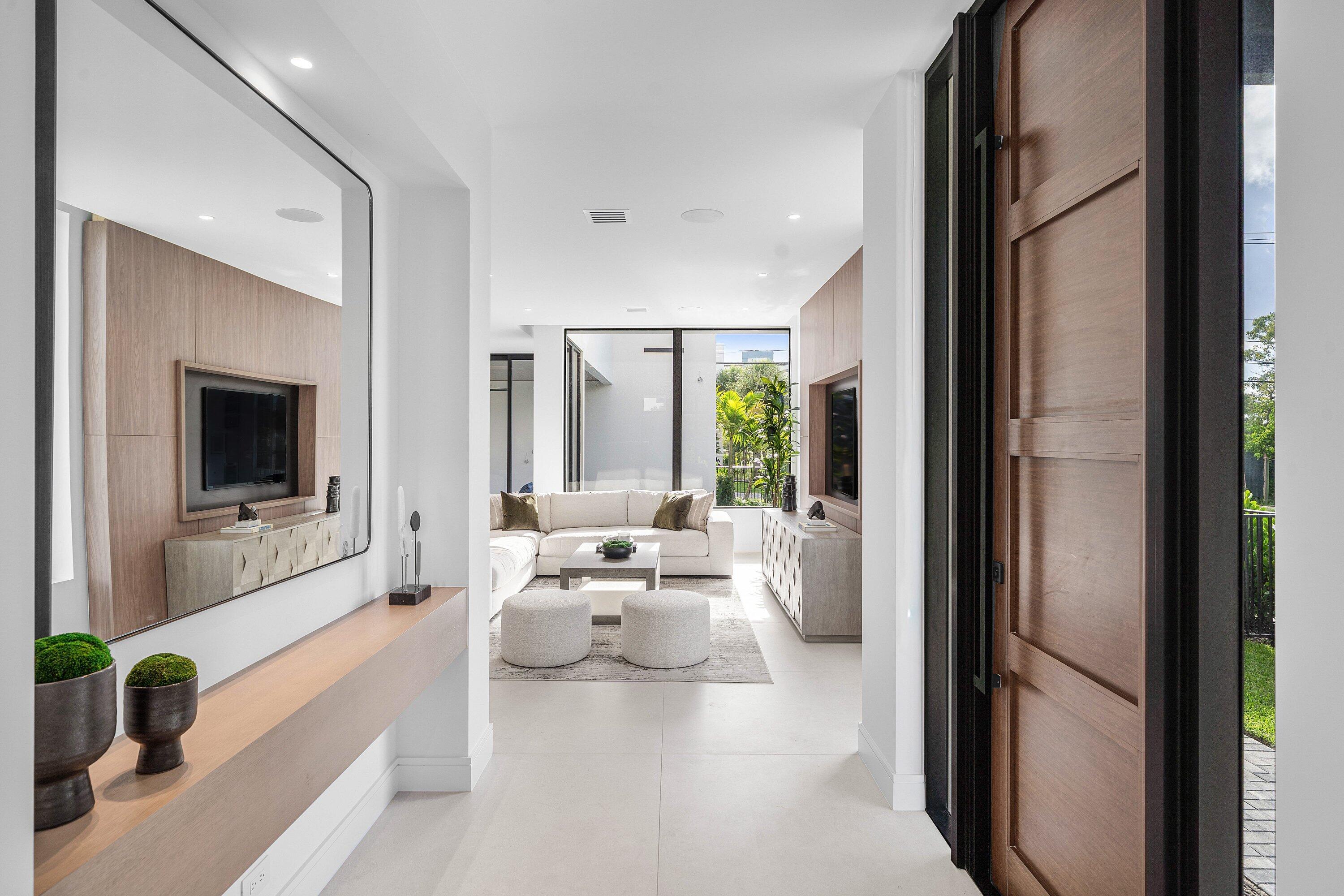 521 SE 4TH Avenue