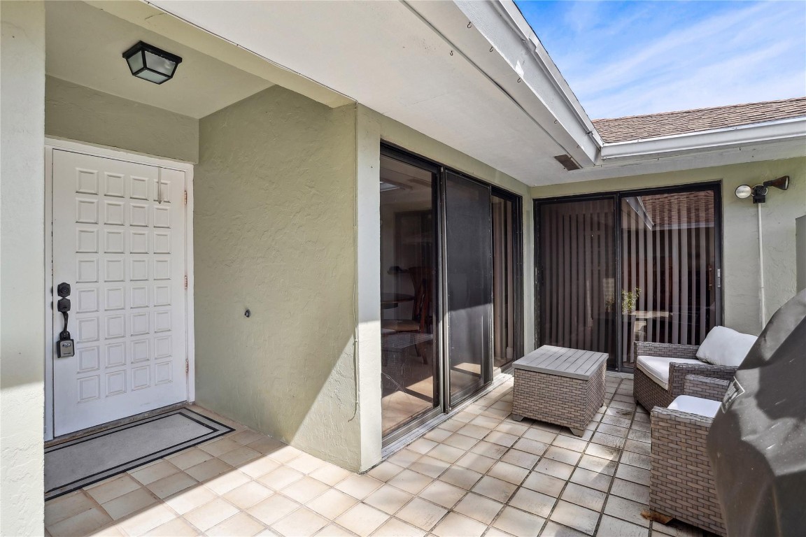 9 S Lakeshore Drive, Hypoluxo