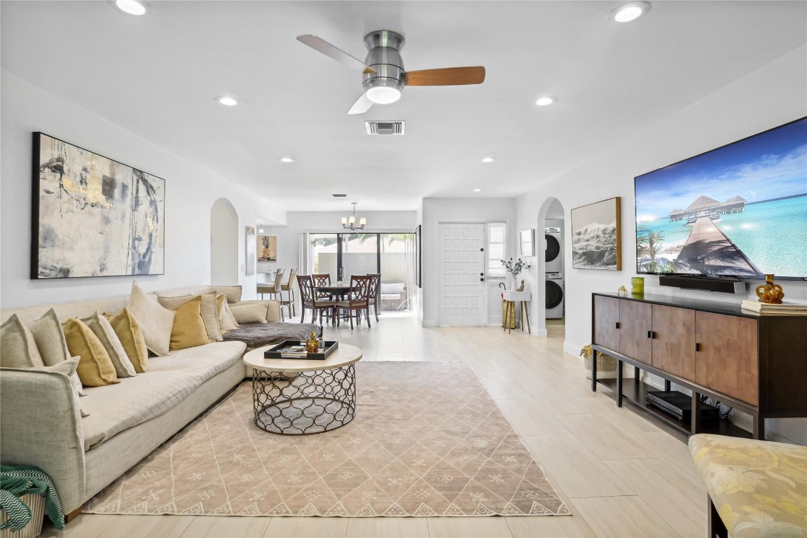 9 S Lakeshore Drive, Hypoluxo