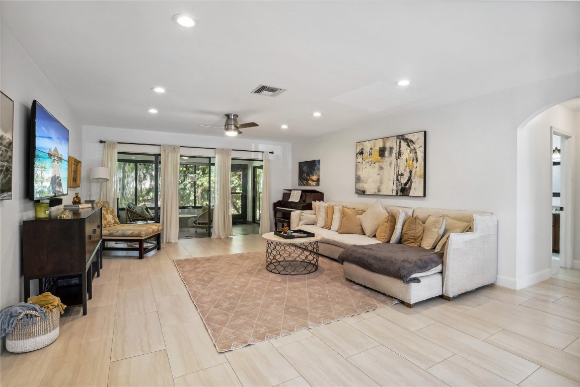 9 S Lakeshore Drive, Hypoluxo