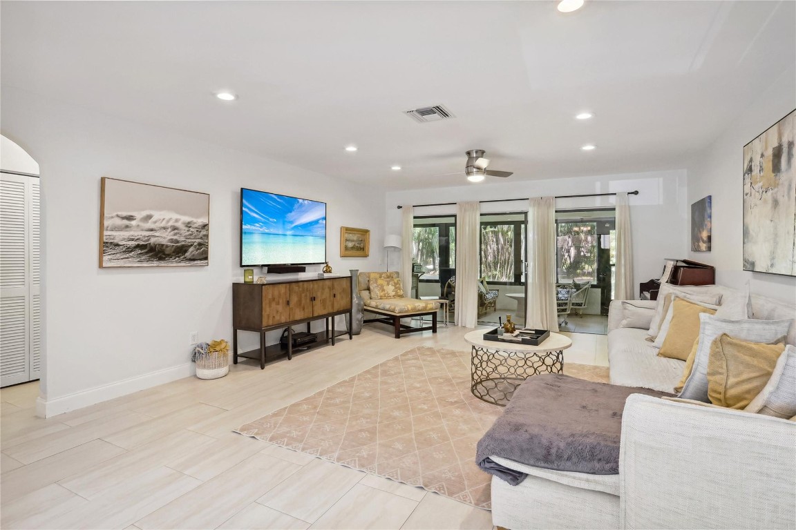 9 S Lakeshore Drive, Hypoluxo