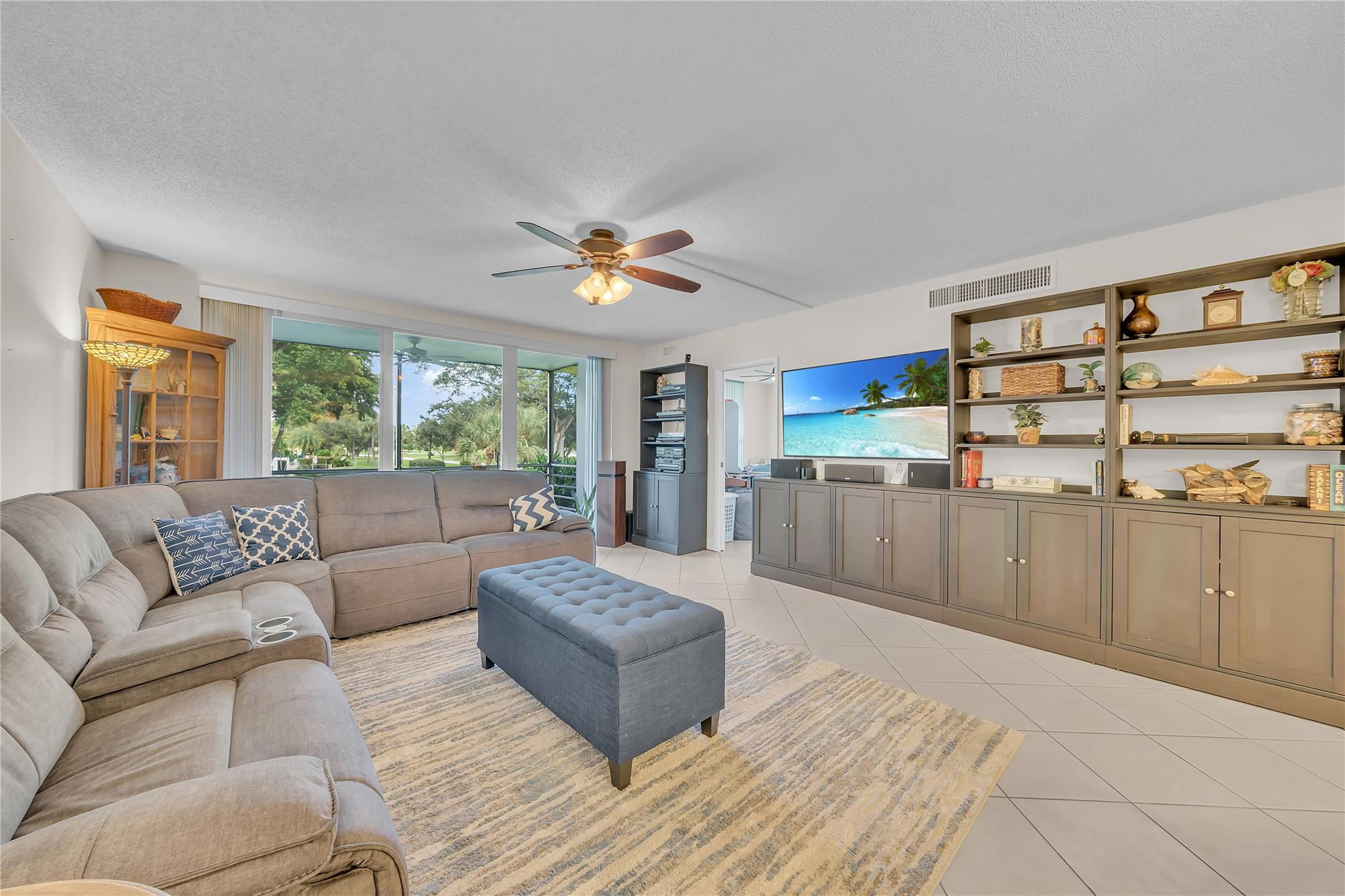 550 Oaks Lane 201, Pompano Beach Unit: 201