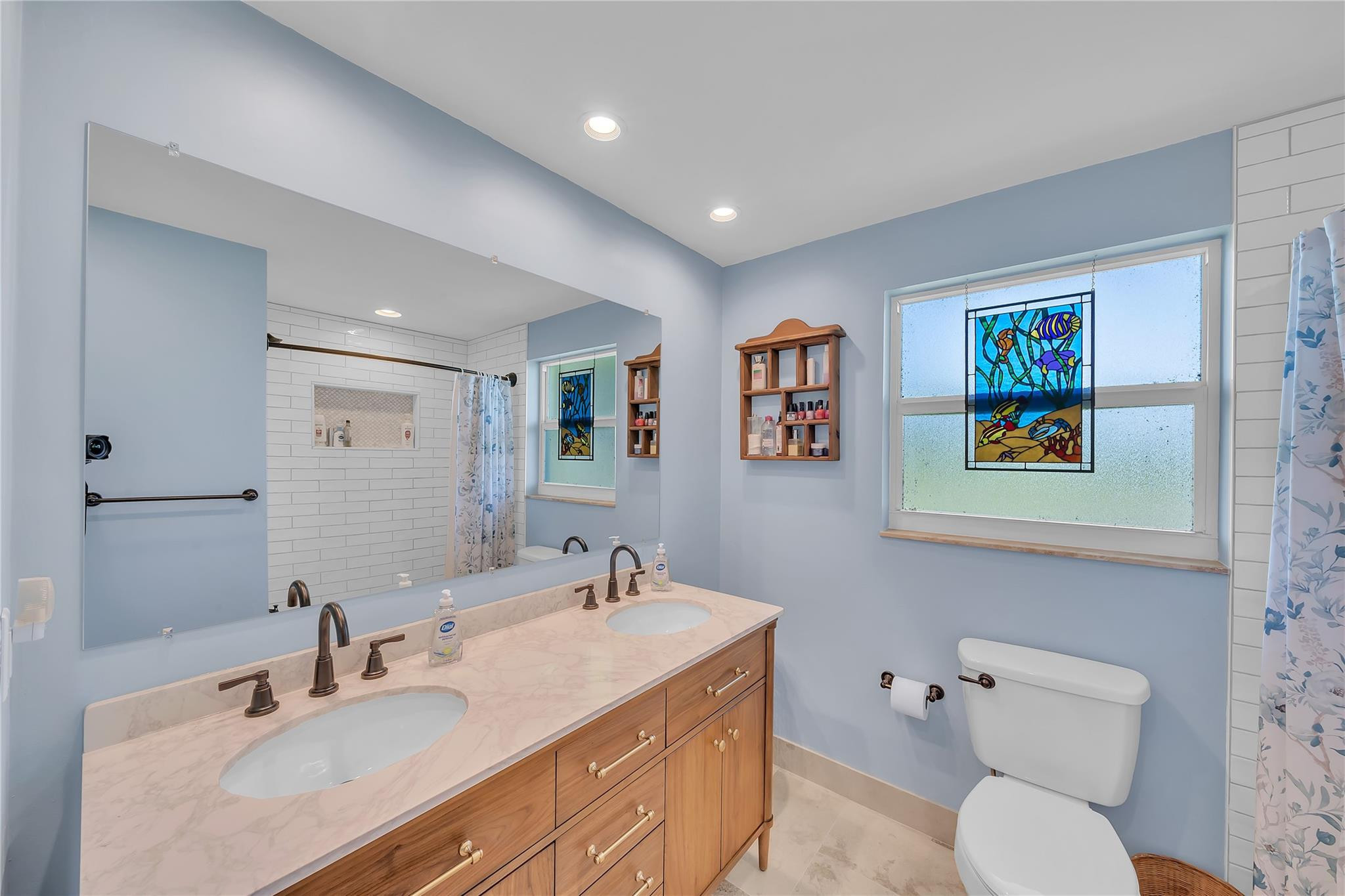 550 Oaks Lane 201, Pompano Beach Unit: 201