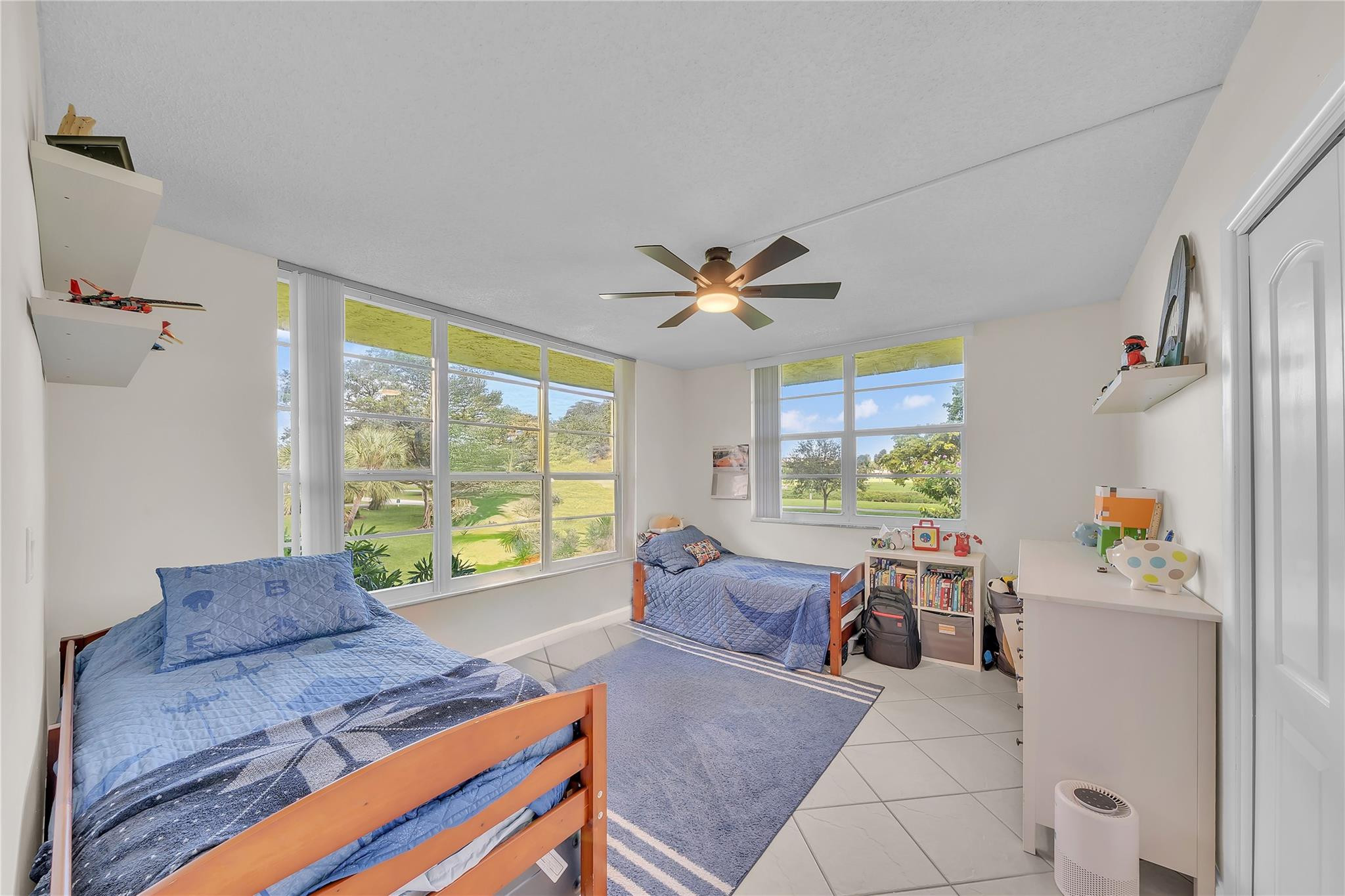 550 Oaks Lane 201, Pompano Beach Unit: 201