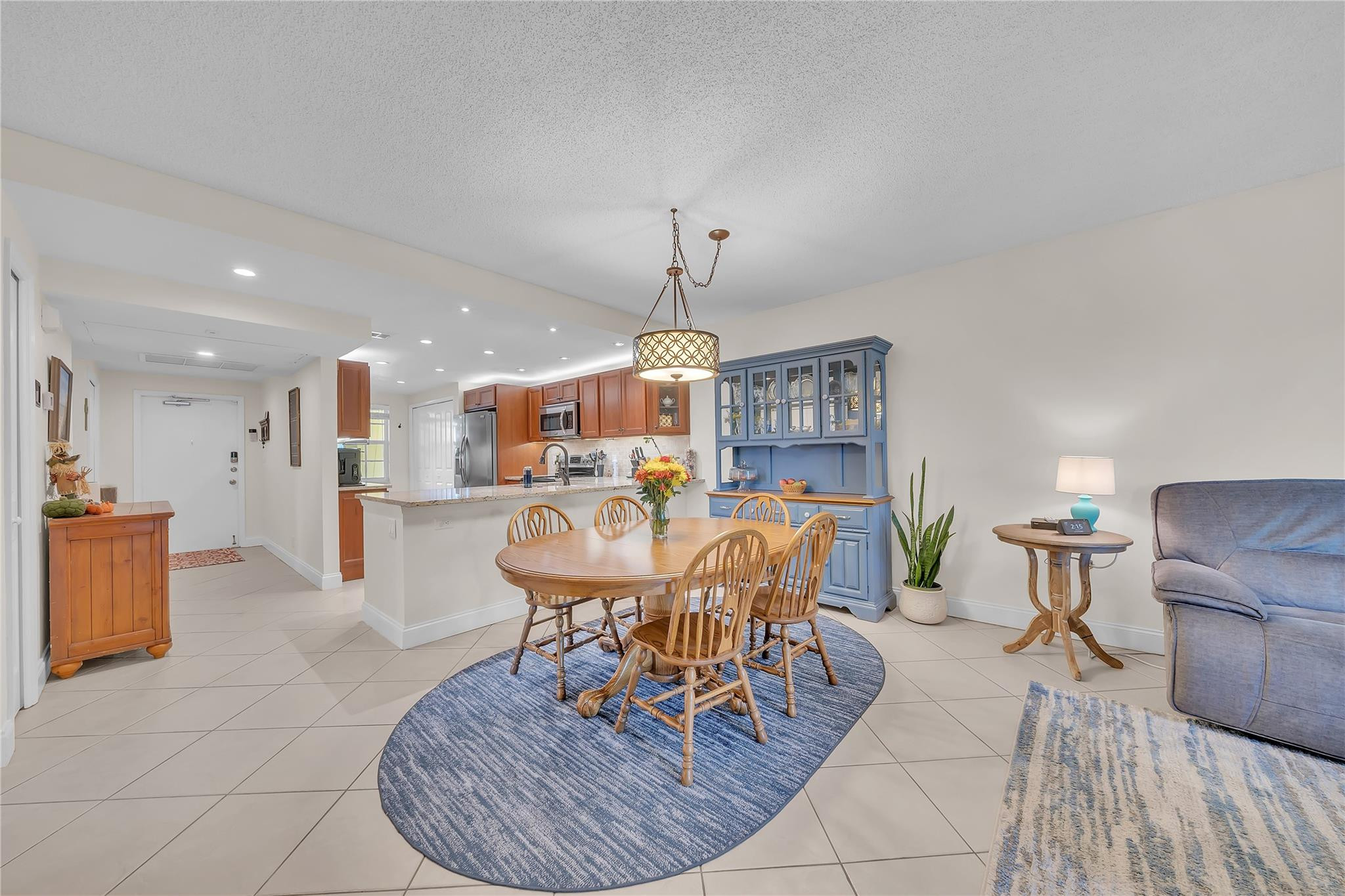 550 Oaks Lane 201, Pompano Beach Unit: 201