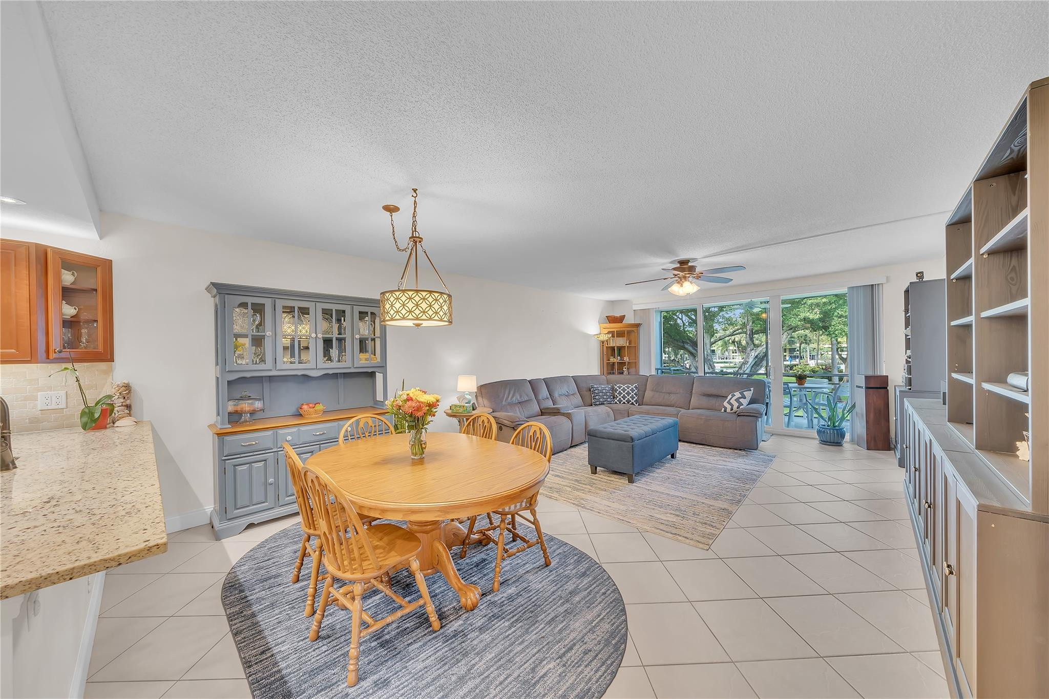 550 Oaks Lane 201, Pompano Beach Unit: 201