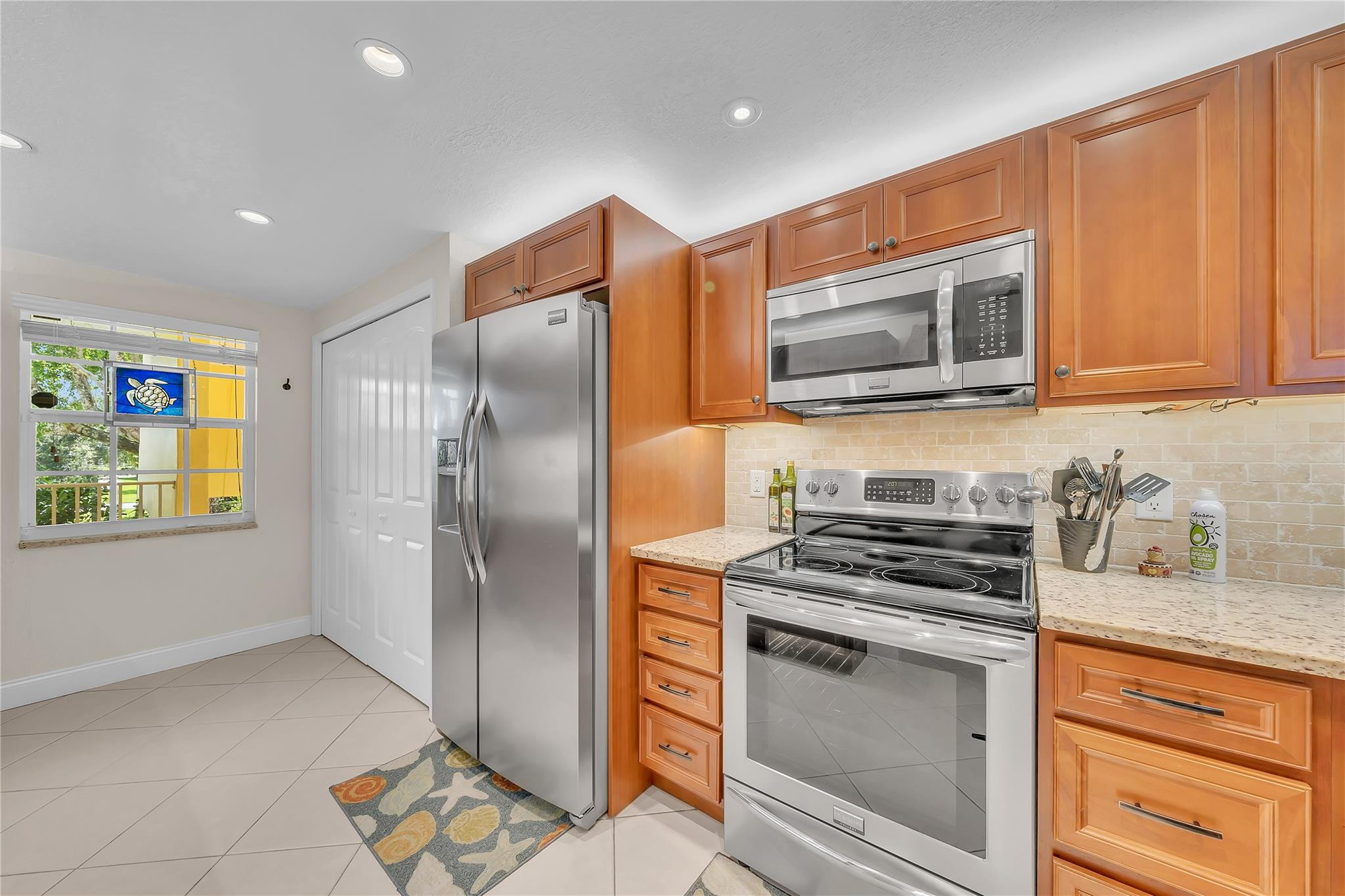 550 Oaks Lane 201, Pompano Beach Unit: 201