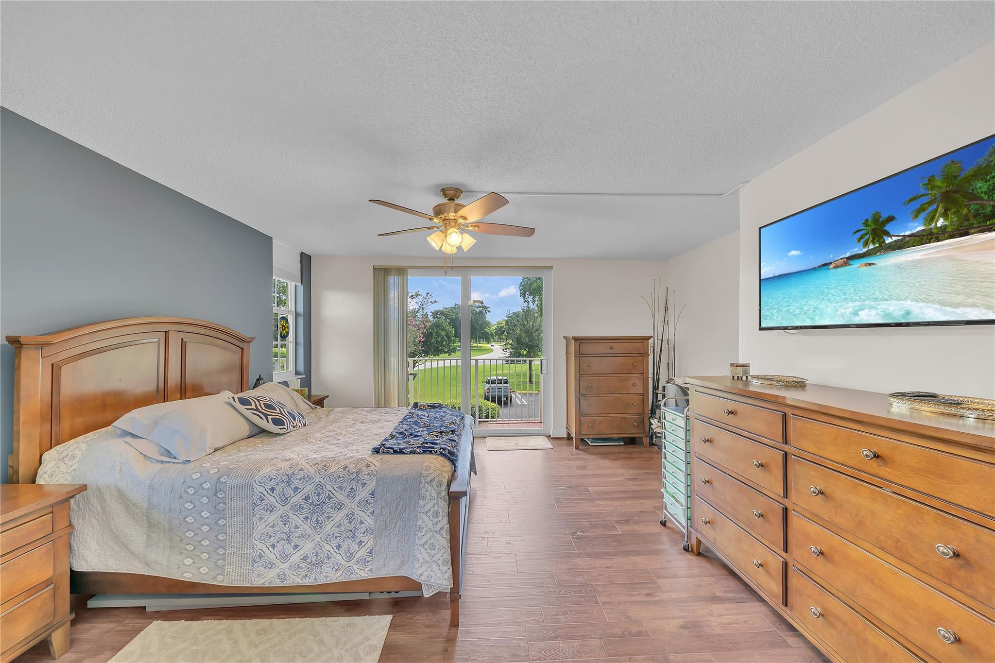 550 Oaks Lane 201, Pompano Beach Unit: 201