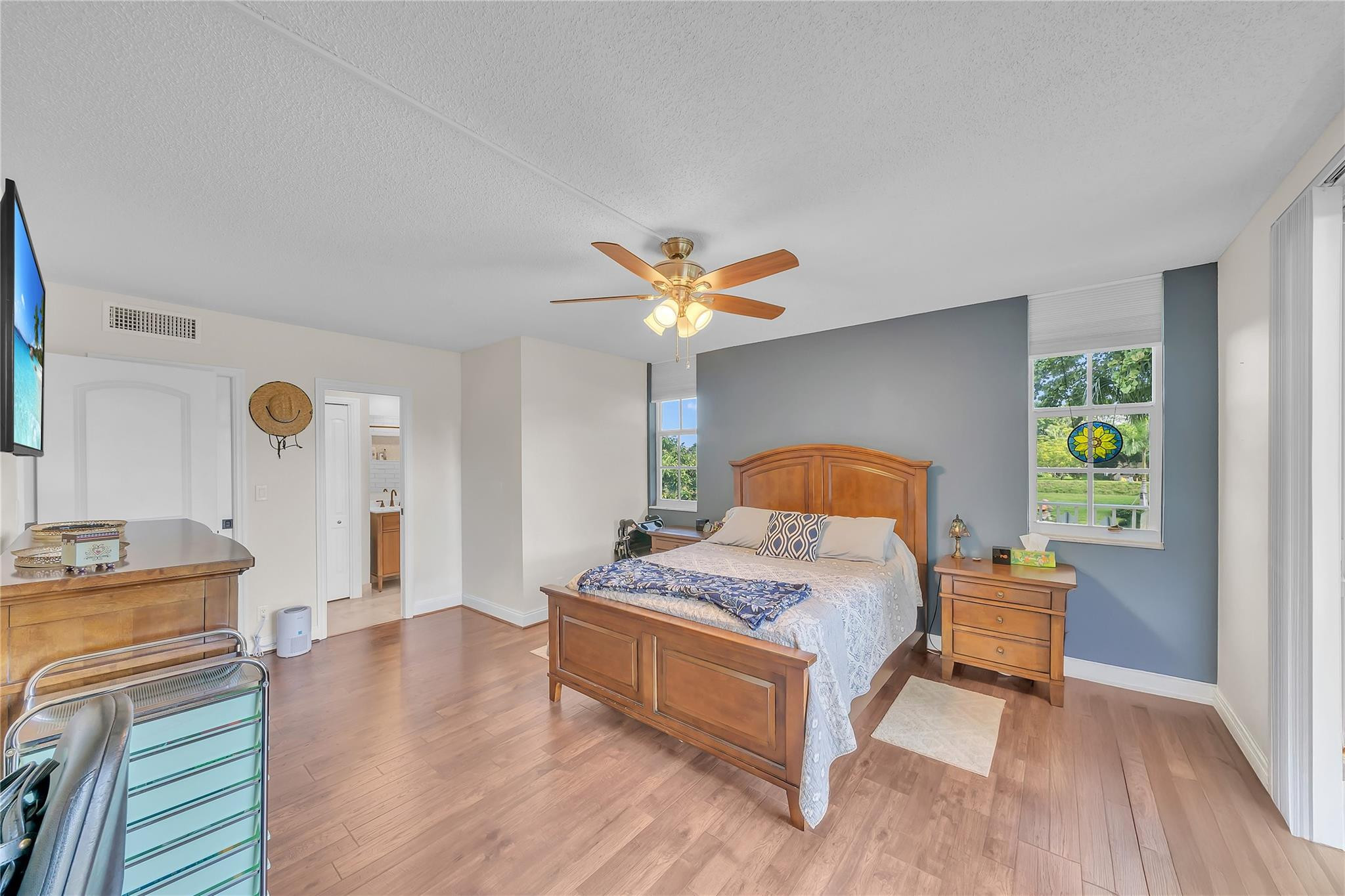 550 Oaks Lane 201, Pompano Beach Unit: 201