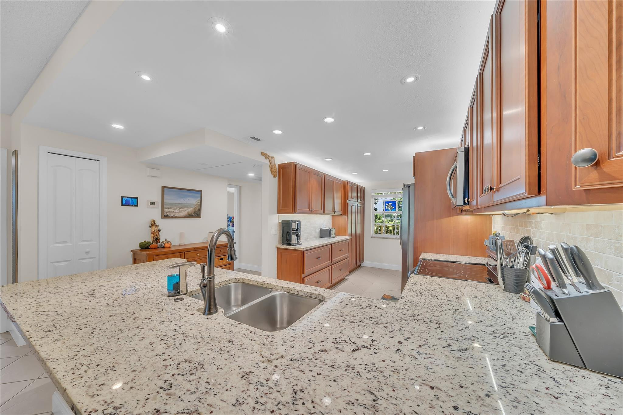 550 Oaks Lane 201, Pompano Beach Unit: 201