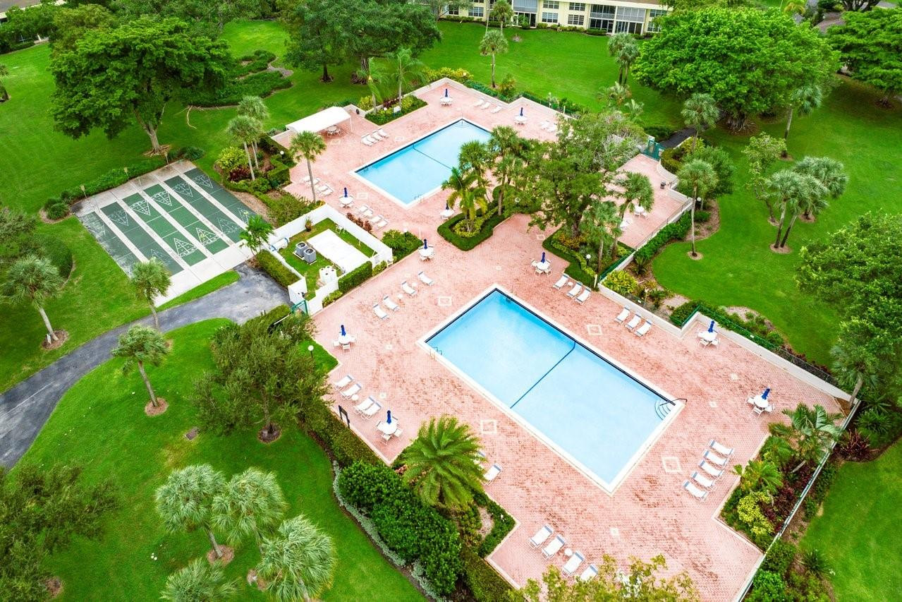 550 Oaks Lane 201, Pompano Beach Unit: 201