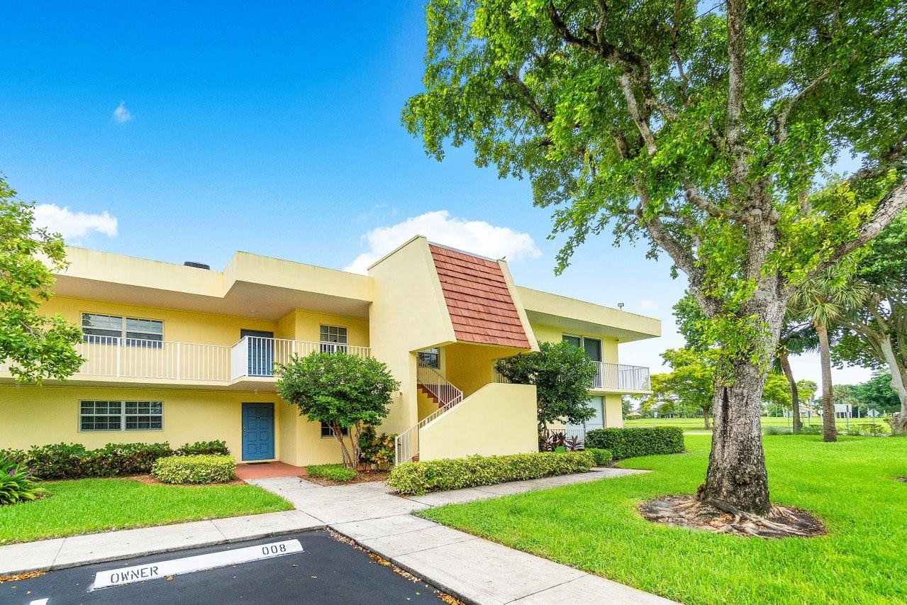 550 Oaks Lane 201, Pompano Beach Unit: 201