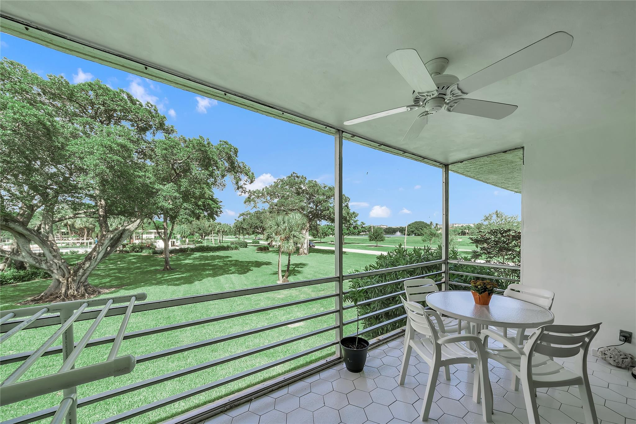 550 Oaks Lane 201, Pompano Beach Unit: 201