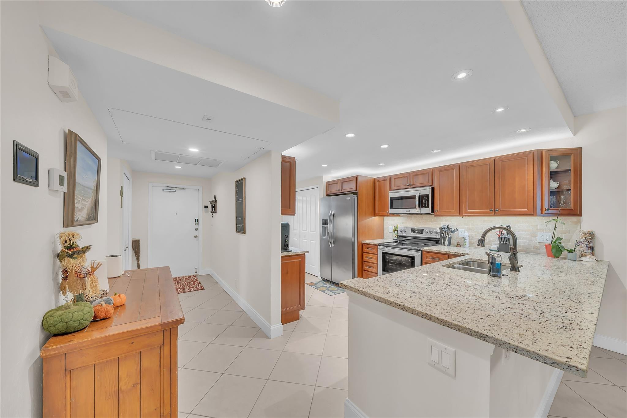 550 Oaks Lane 201, Pompano Beach Unit: 201