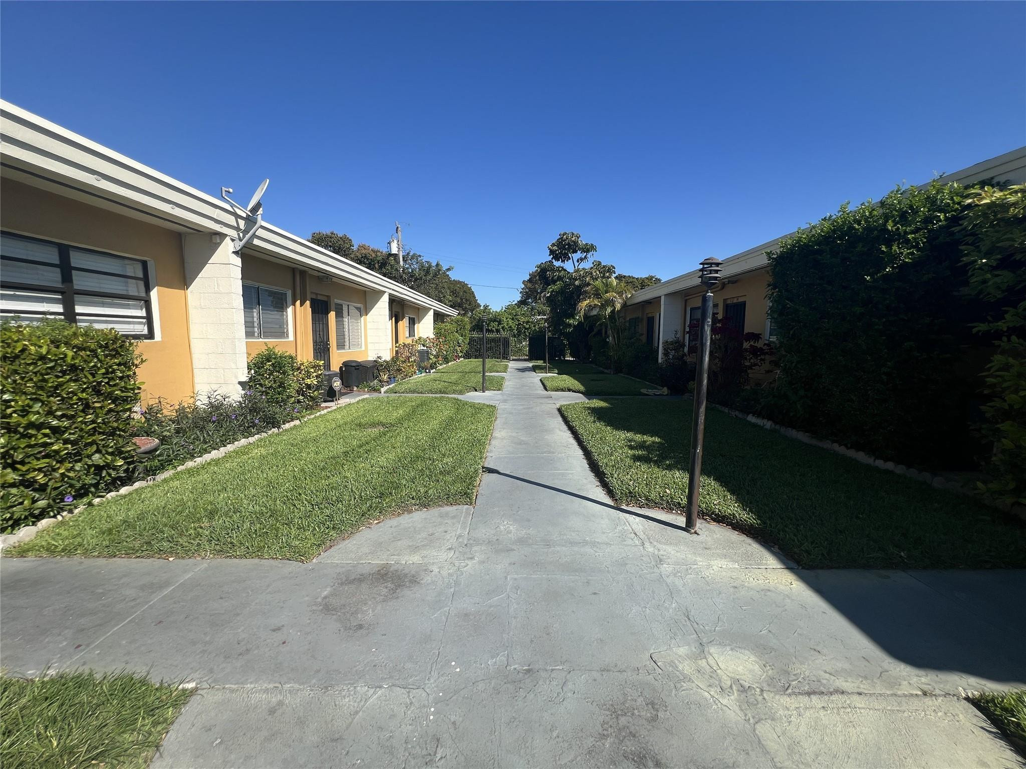 1845 W Pembroke Road, Hollywood