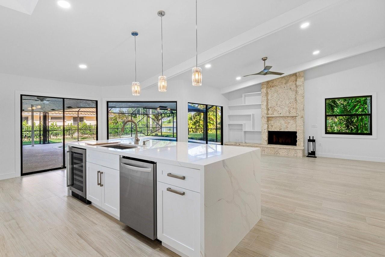 2715 NW 28th St