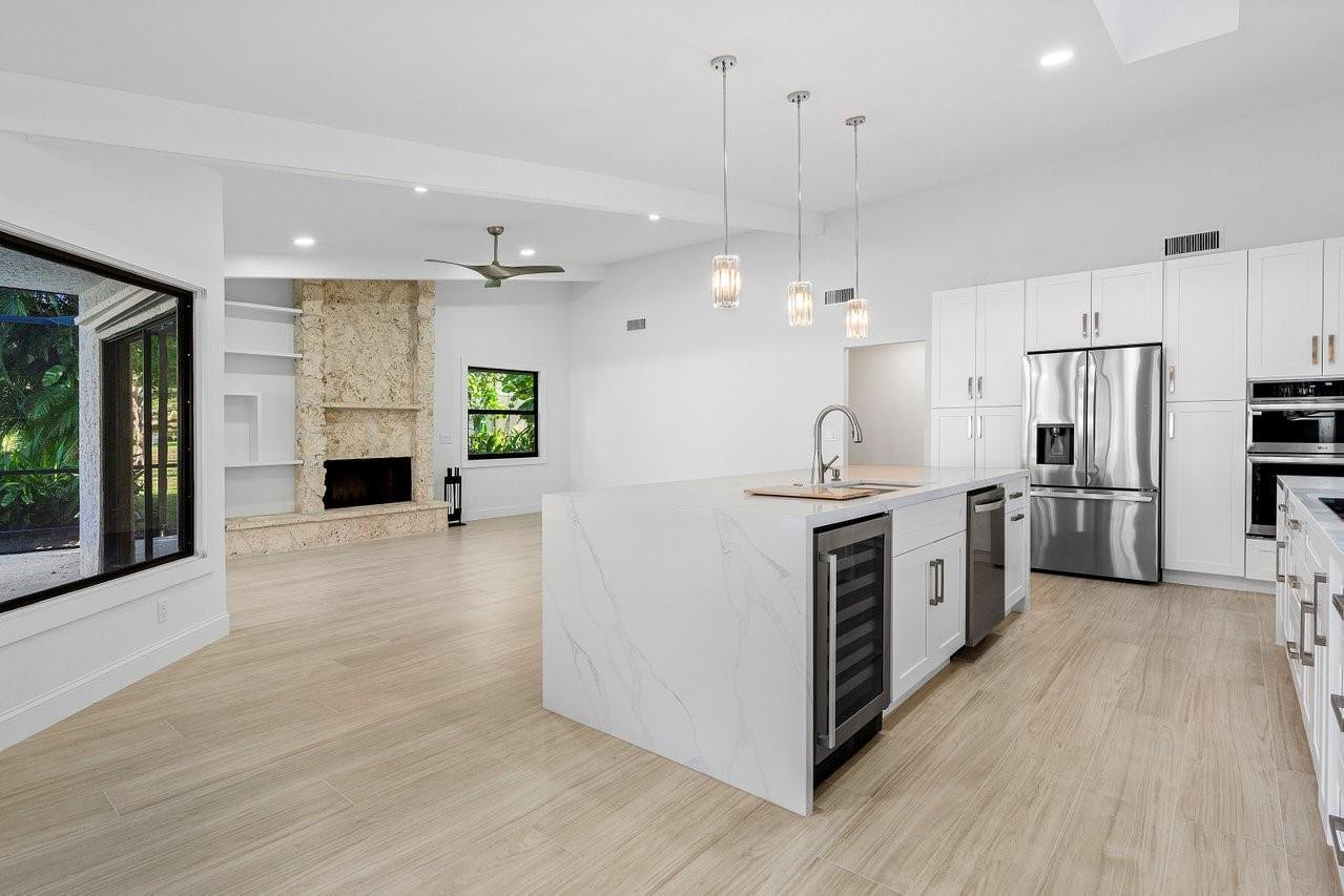 2715 NW 28th St