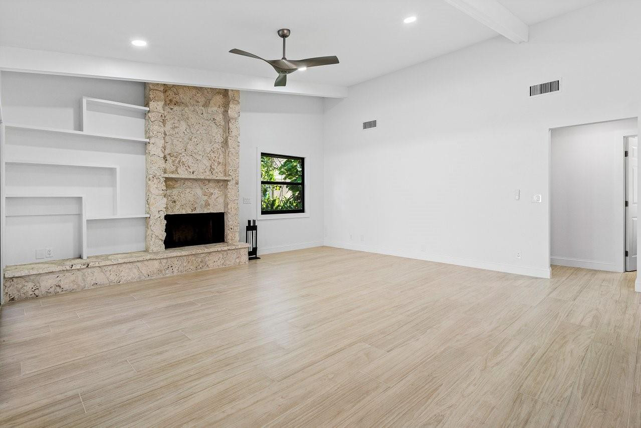 2715 NW 28th St