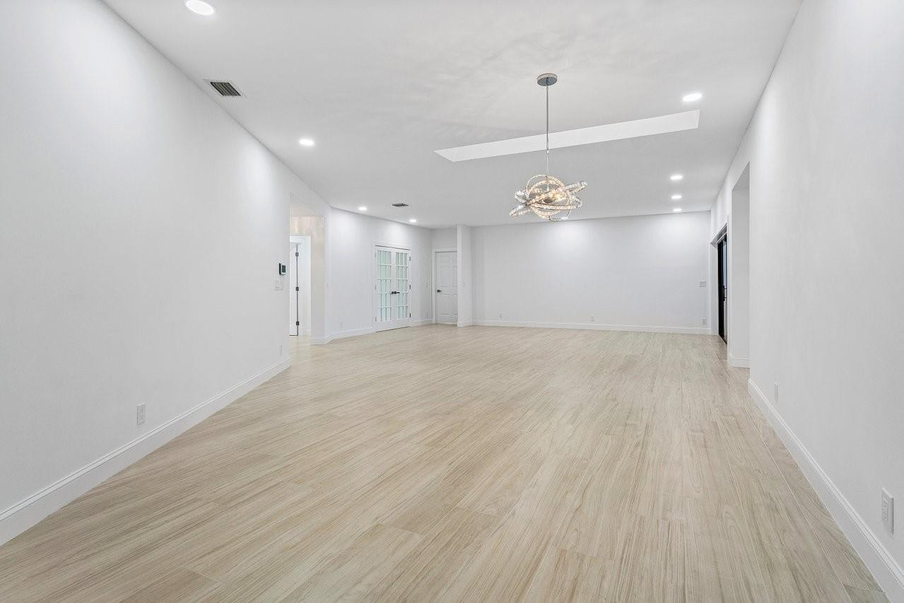 2715 NW 28th St