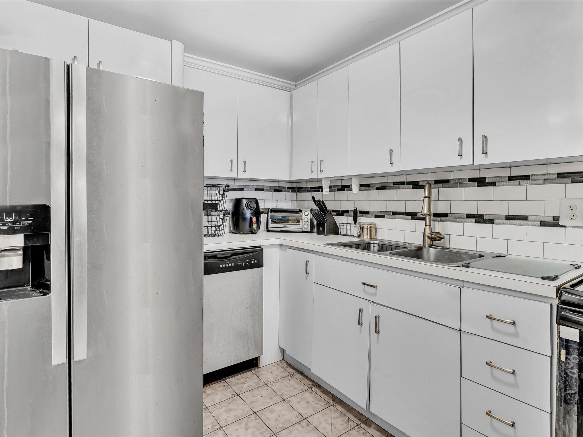 1075 W 68th St 203