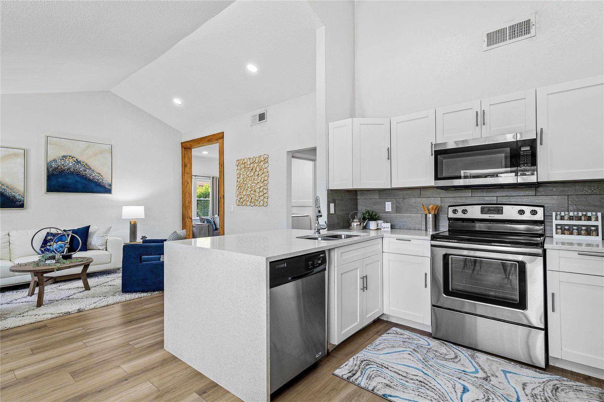 8257 Cedar Hollow Ln