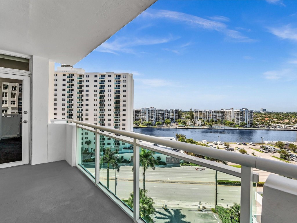 3001 S Ocean Dr 943