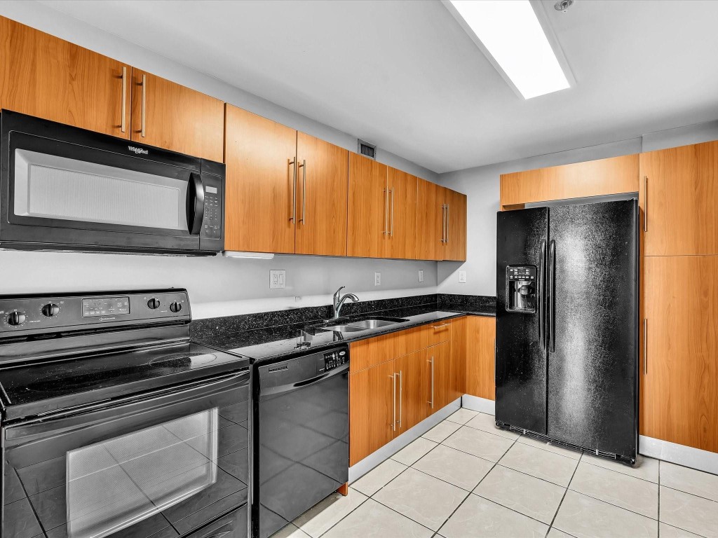 3001 S Ocean Dr 943