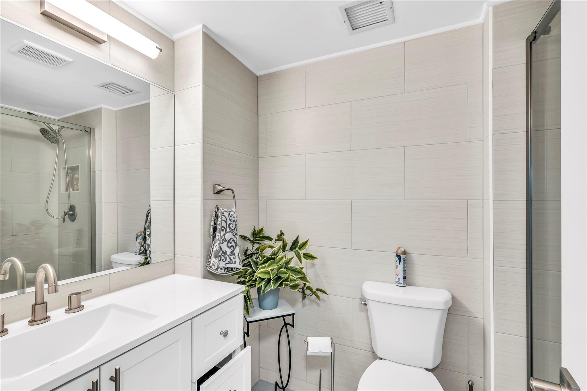 4330 Hillcrest Drive 810