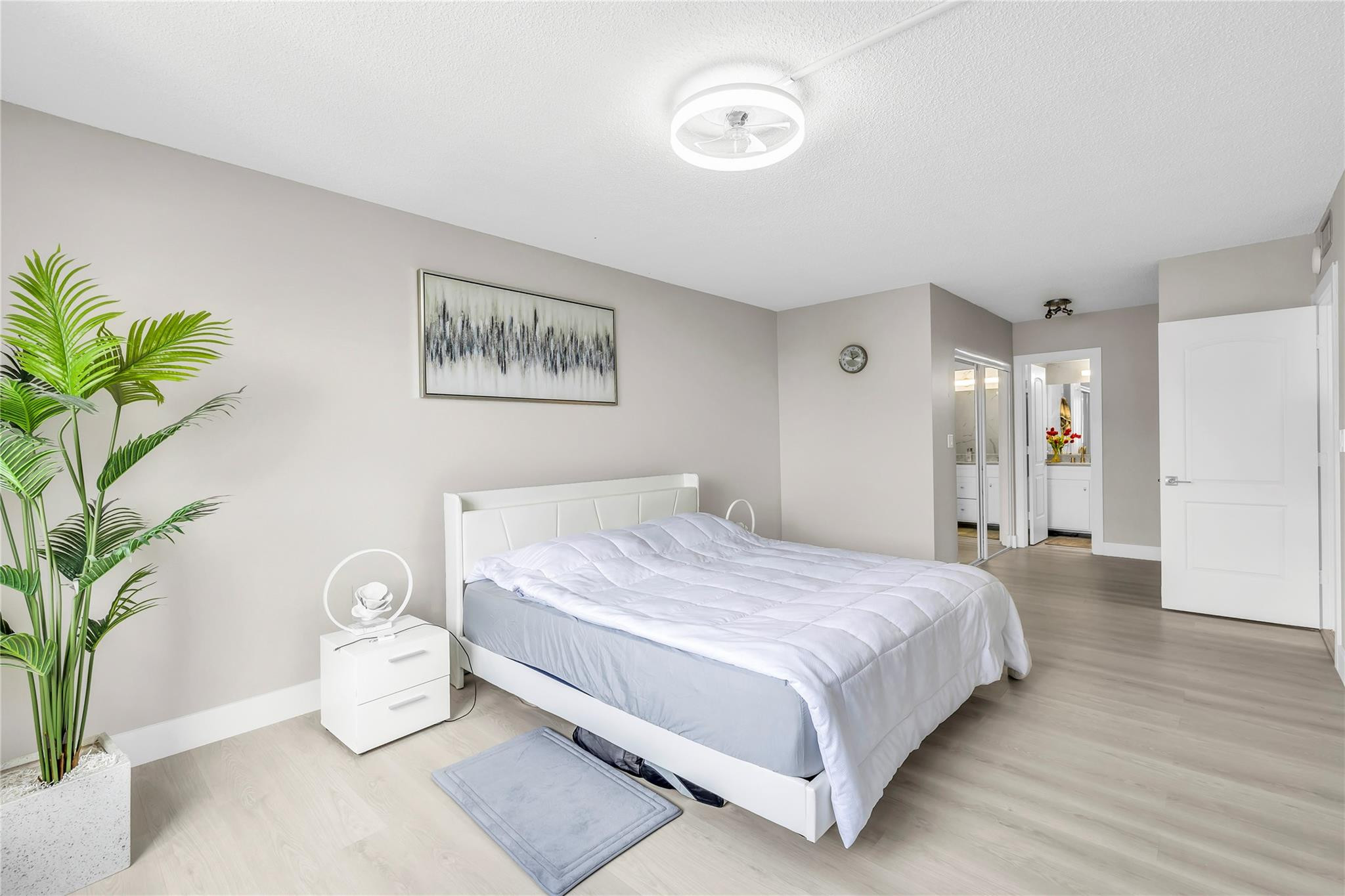 4330 Hillcrest Drive 810