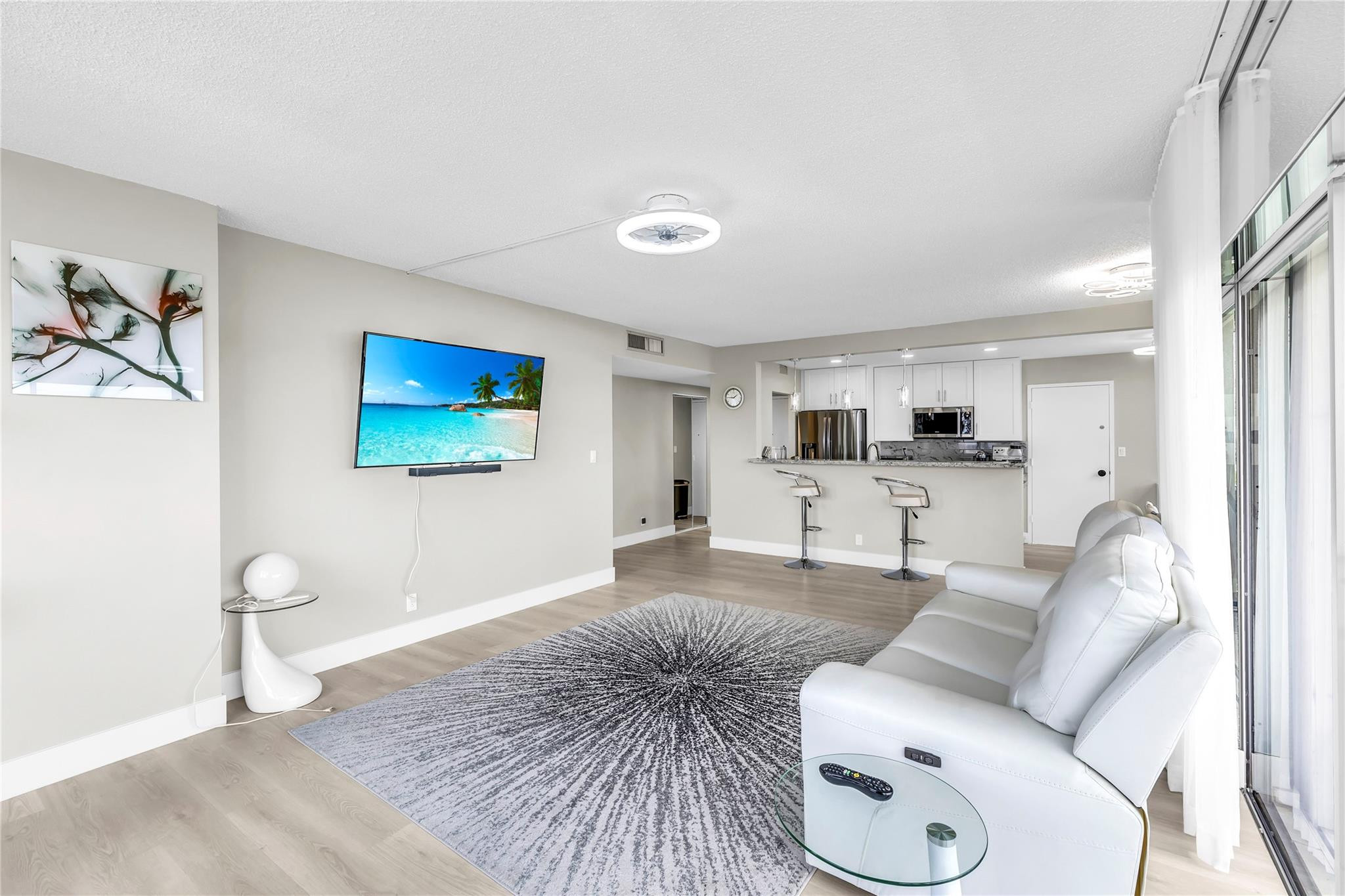 4330 Hillcrest Drive 810