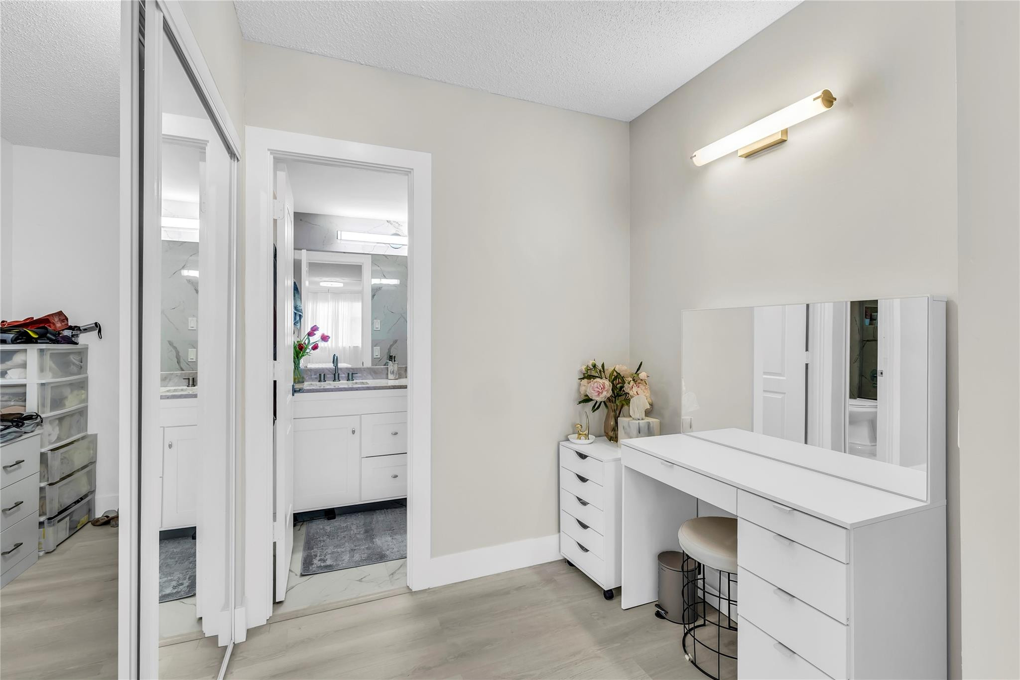 4330 Hillcrest Drive 810